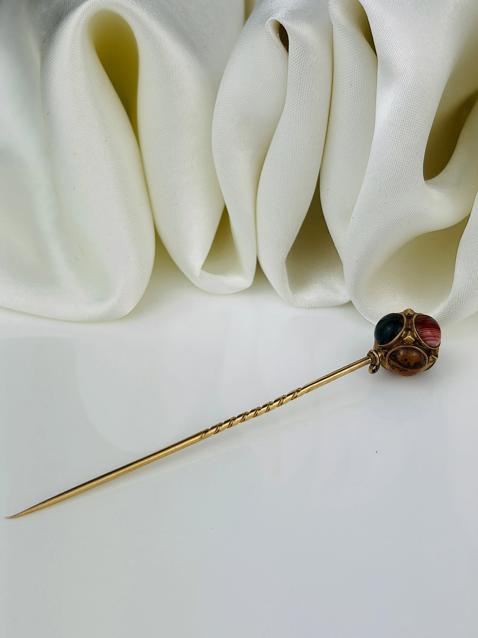 Vintage 9 Carat Yellow Gold Agate Multi Stone Pin - 3