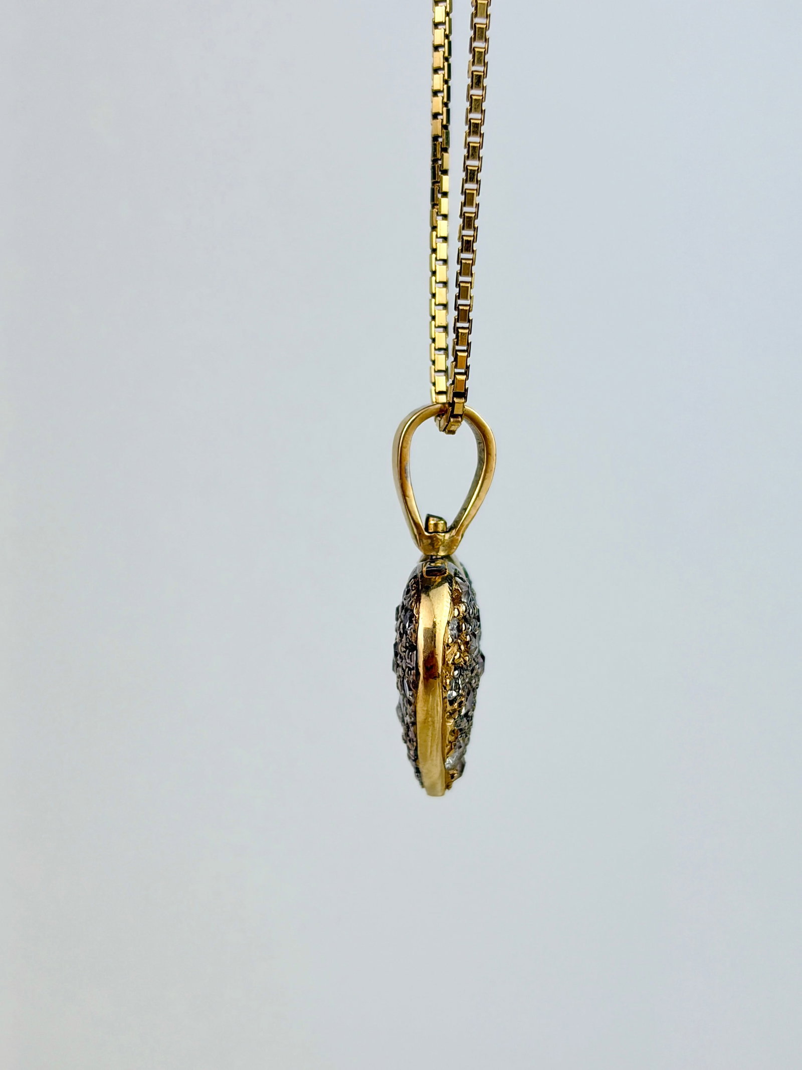VINTAGE DOUBLE SIDED DIAMOND HEART PENDANT ON CHAIN IN 10CT GOLD - 2