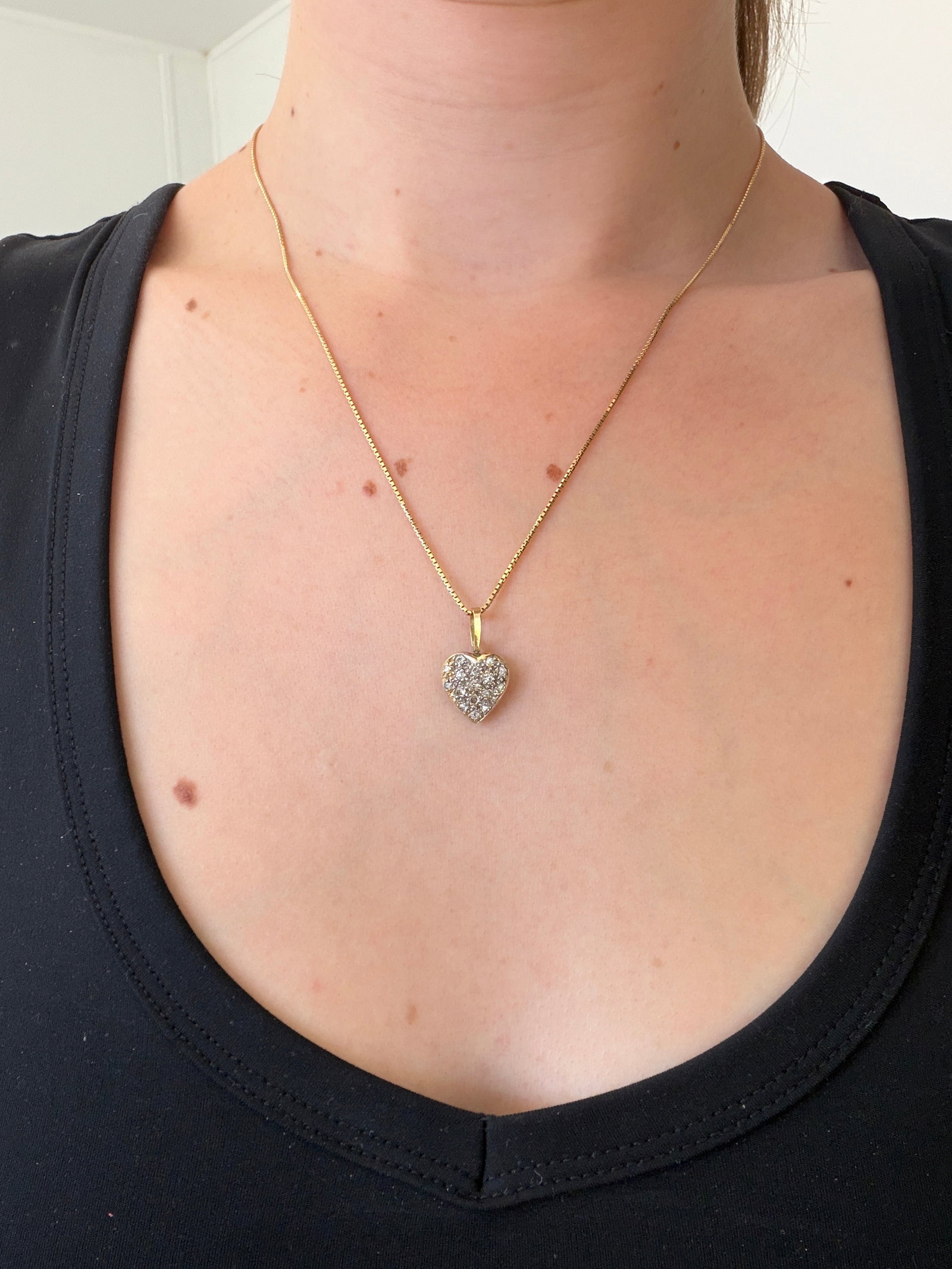 VINTAGE DOUBLE SIDED DIAMOND HEART PENDANT ON CHAIN IN 10CT GOLD - 7