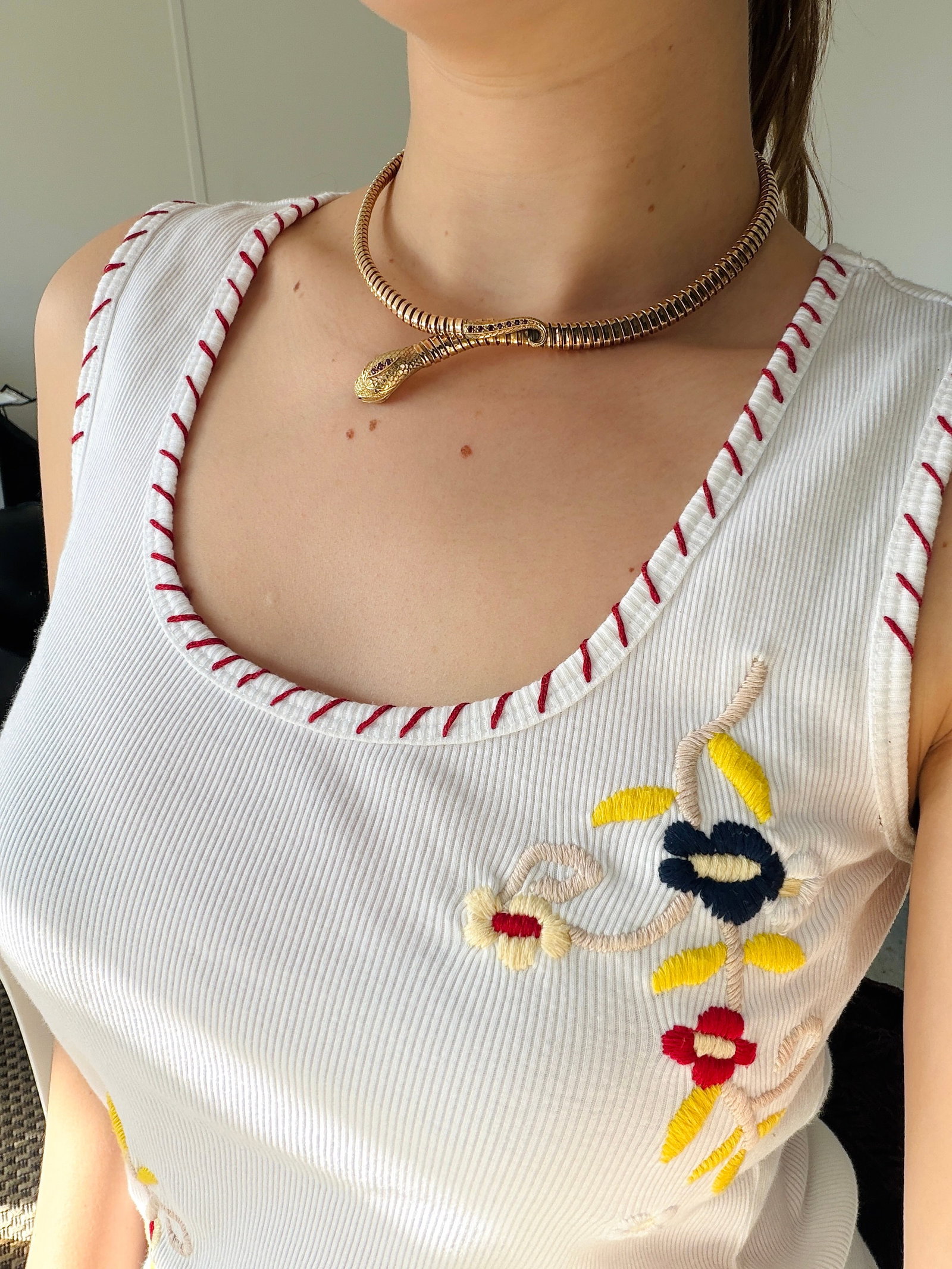 VINTAGE 9CT YELLOW GOLD SNAKE GAS PIPE NECKLACE WITH EMERALD EYES AND RUBY HEAD - 7