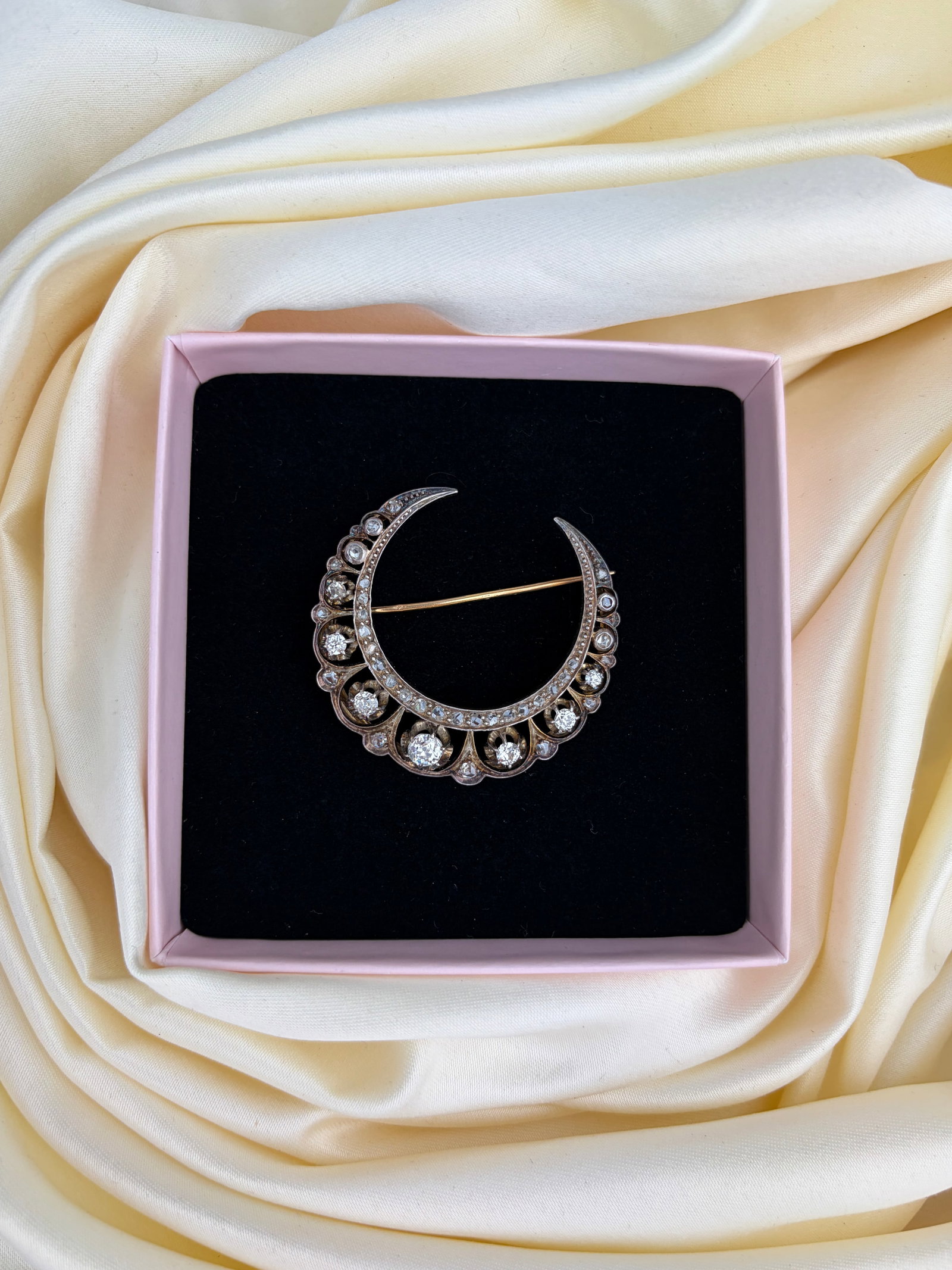 Large Art Deco Diamond 18 Carat Gold Crescent Brooch - 7