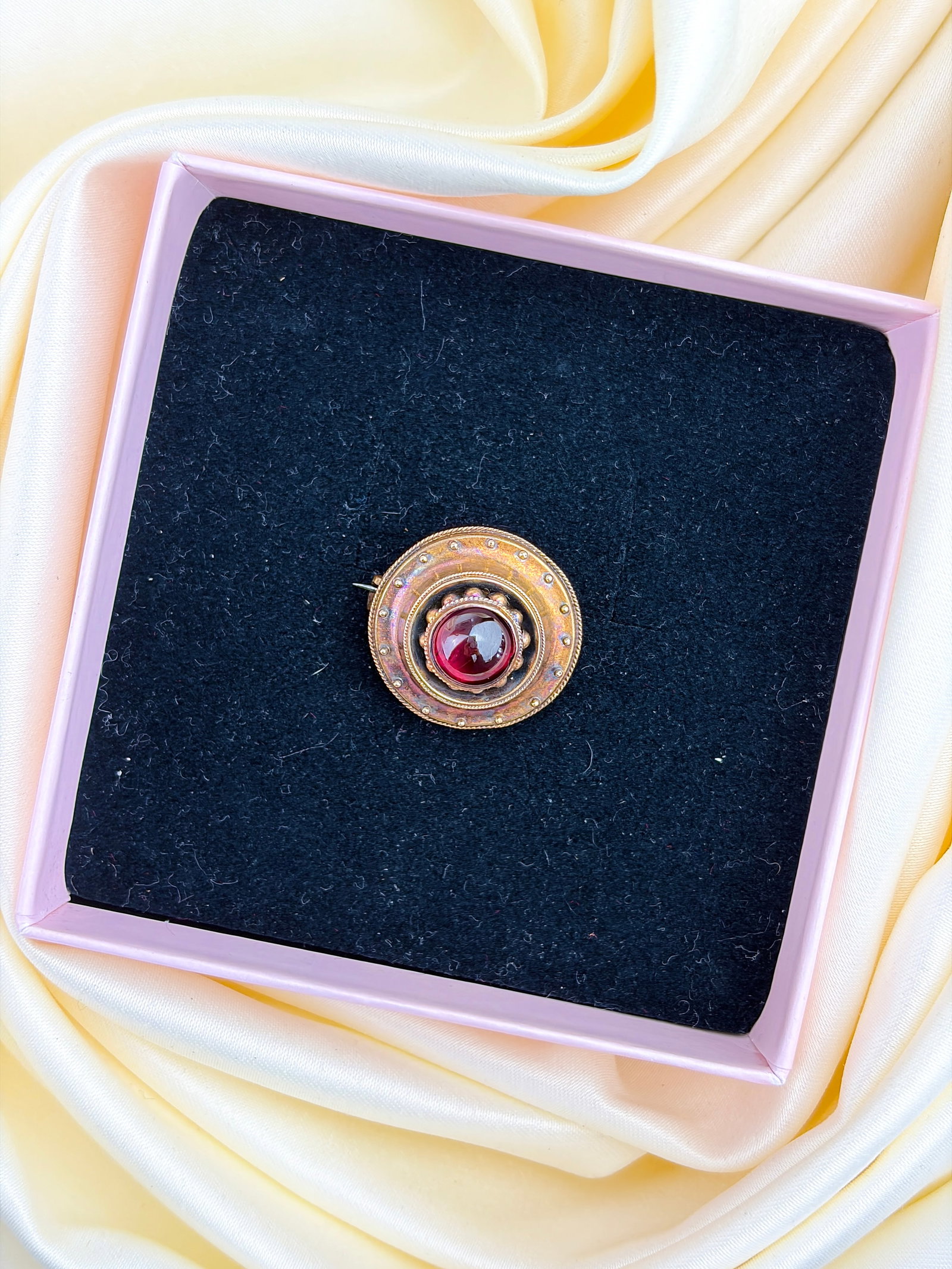 ANTIQUE 15CT GOLD CABOCHON GARNET BROOCH WITH LOCKET BACK - 4