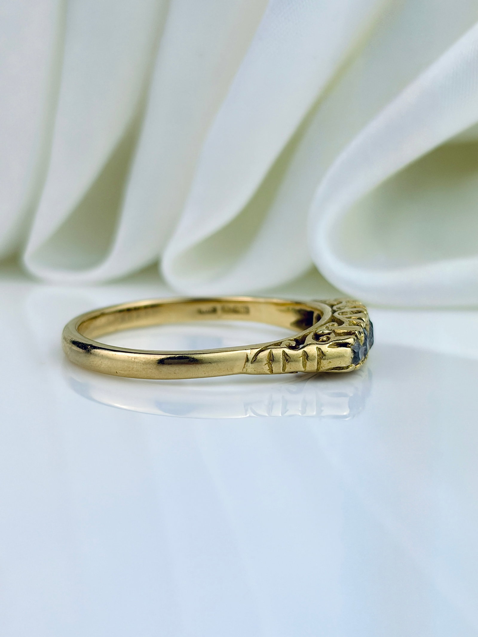 VINTAGE 18CT YELLOW GOLD DIAMOND 5 STONE RING - 2