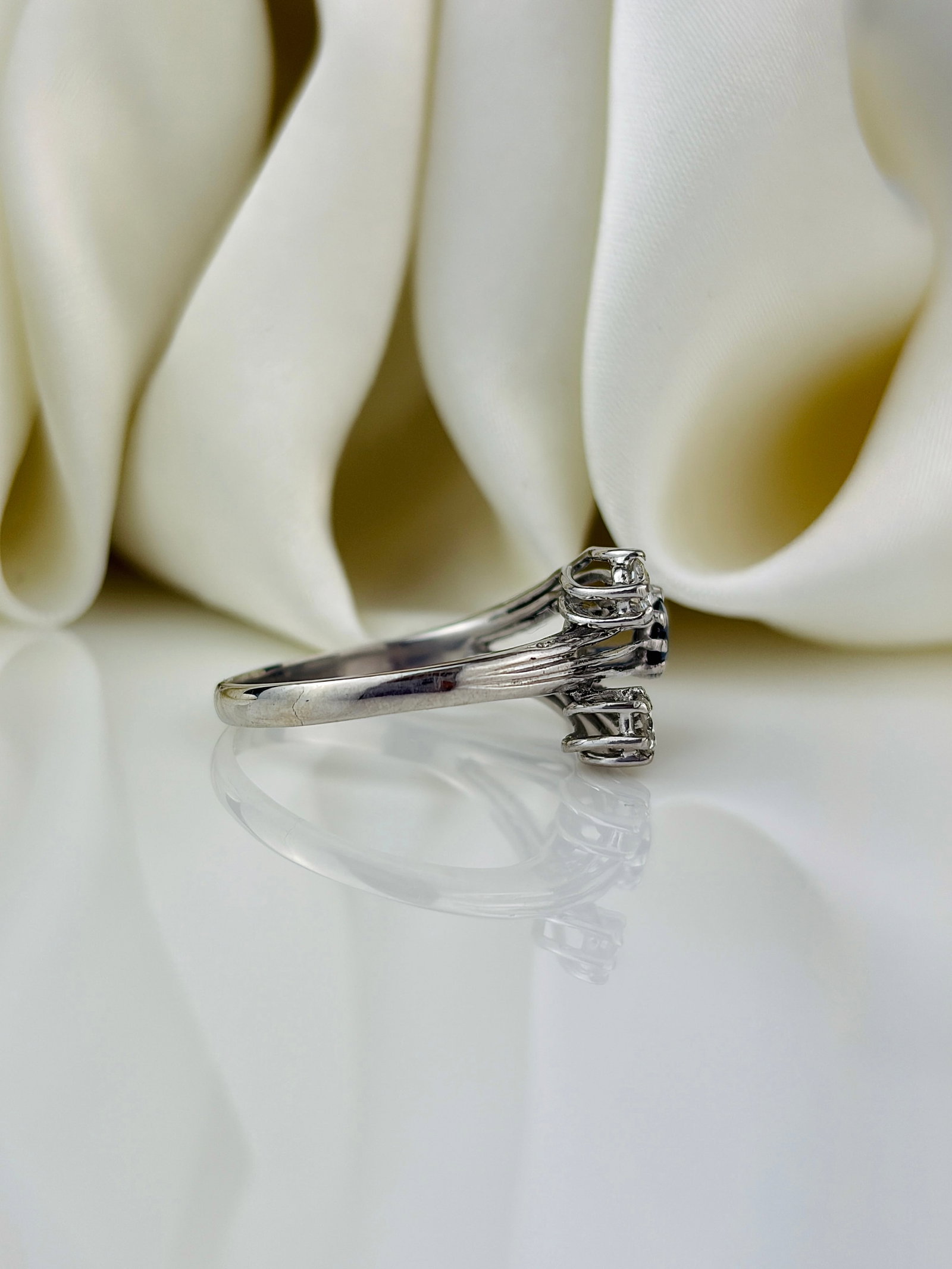 White Gold Sapphire and Diamond Unusual 3 Stone Twist Ring - 2
