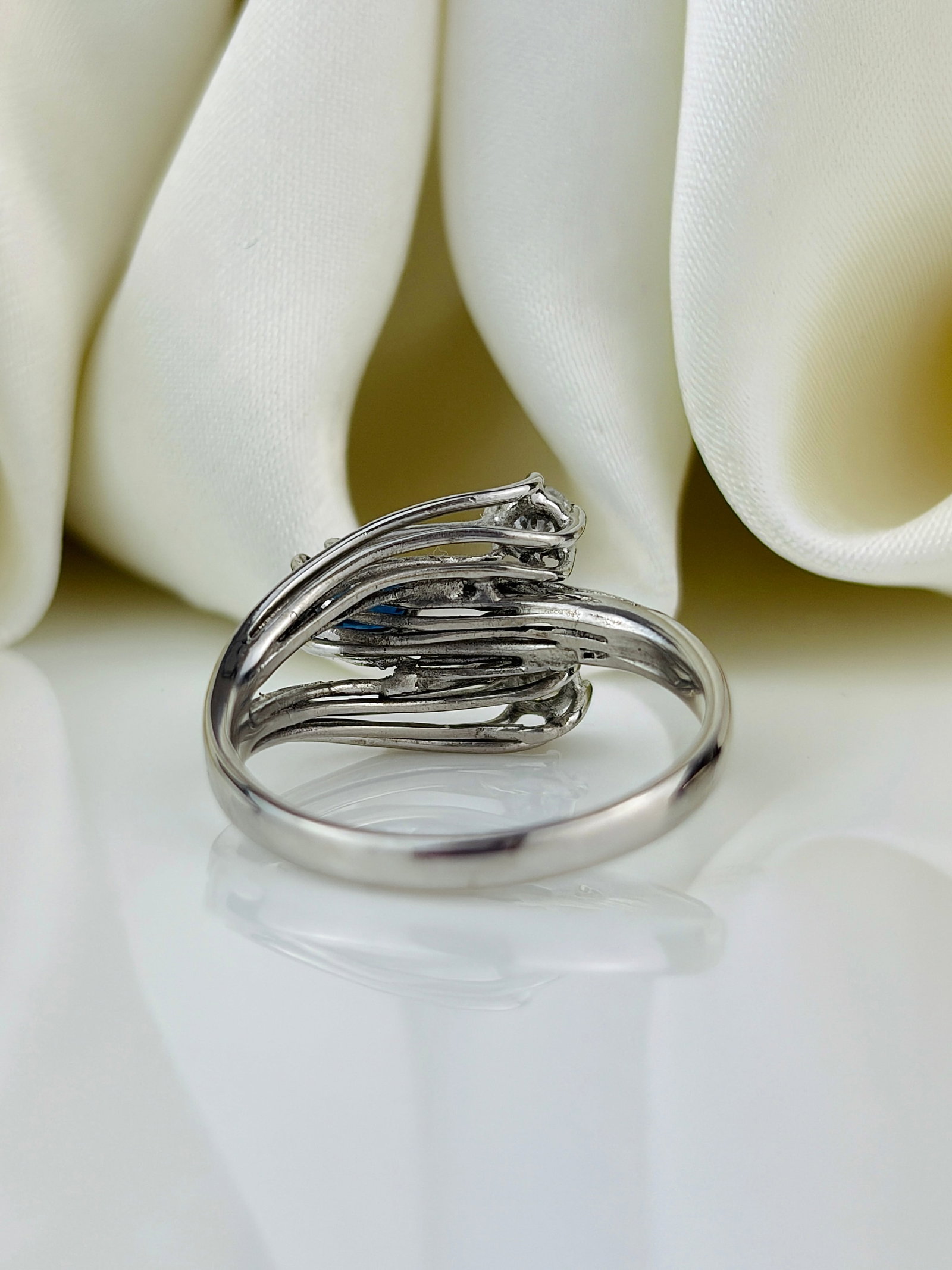 White Gold Sapphire and Diamond Unusual 3 Stone Twist Ring - 3