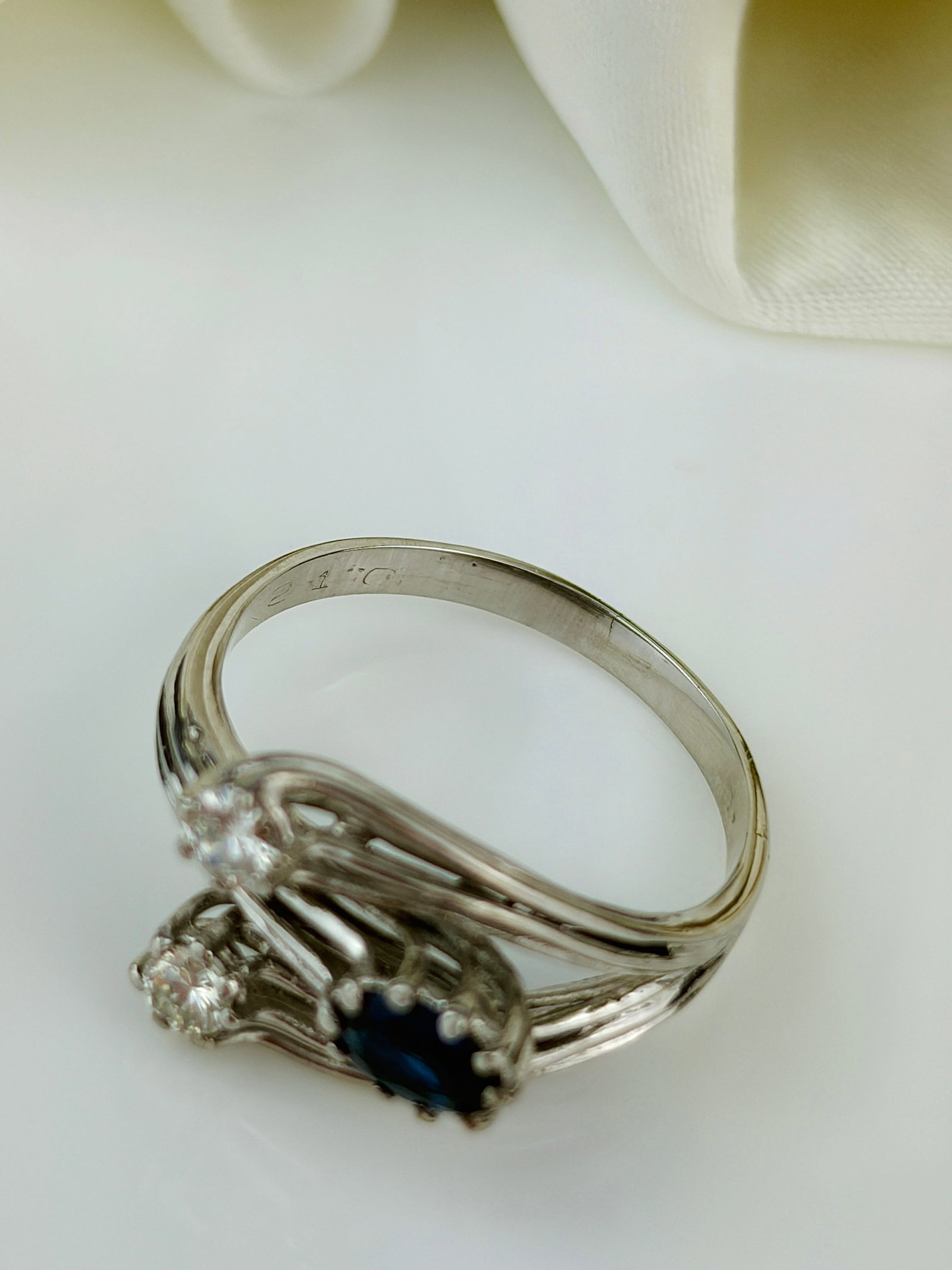 White Gold Sapphire and Diamond Unusual 3 Stone Twist Ring - 4