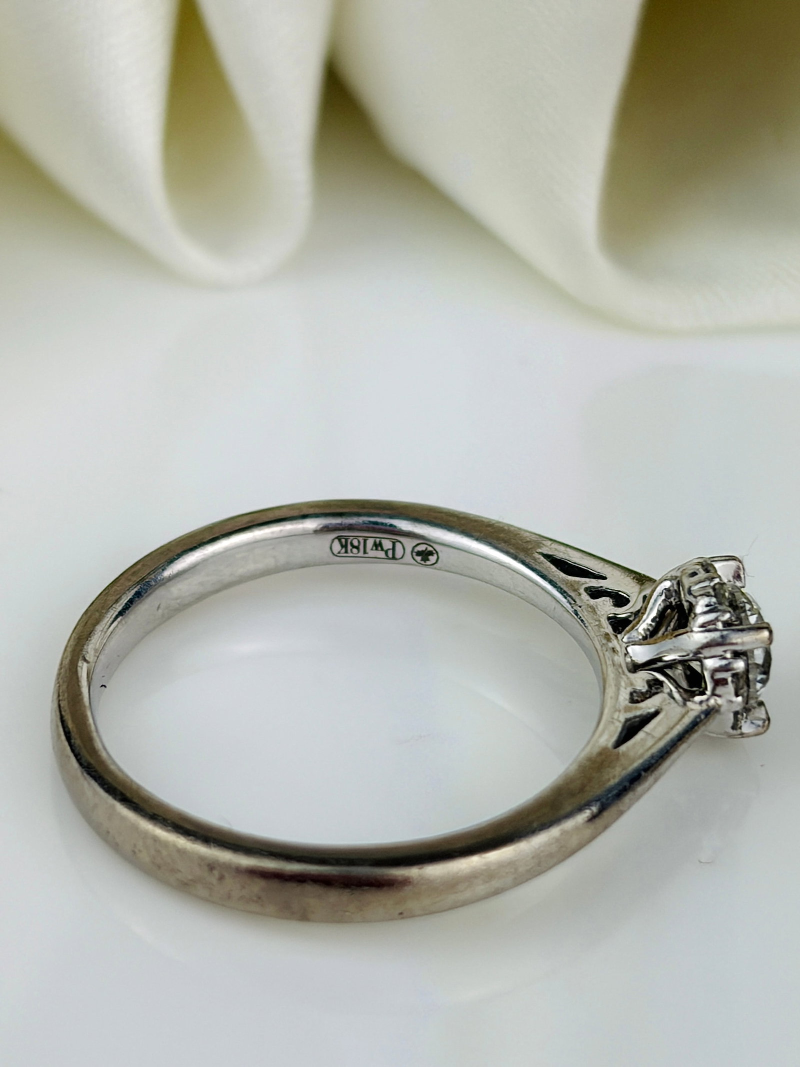 2 diamond rings complete with paperwork and certificates - 4