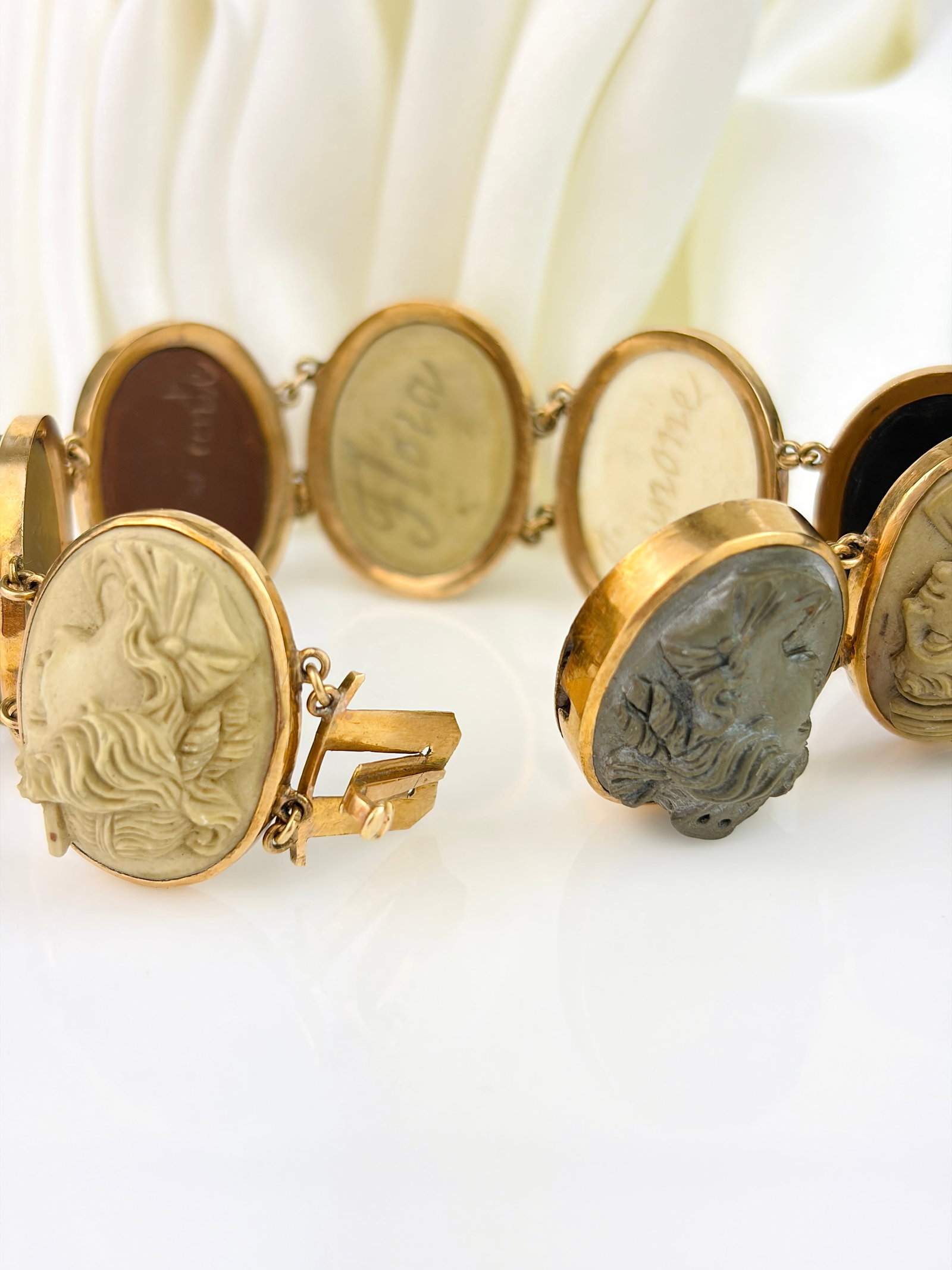 ANTIQUE 18CT GOLD LAVA CAMEO SUITE IN ORIGINAL FITTED BOX - 7