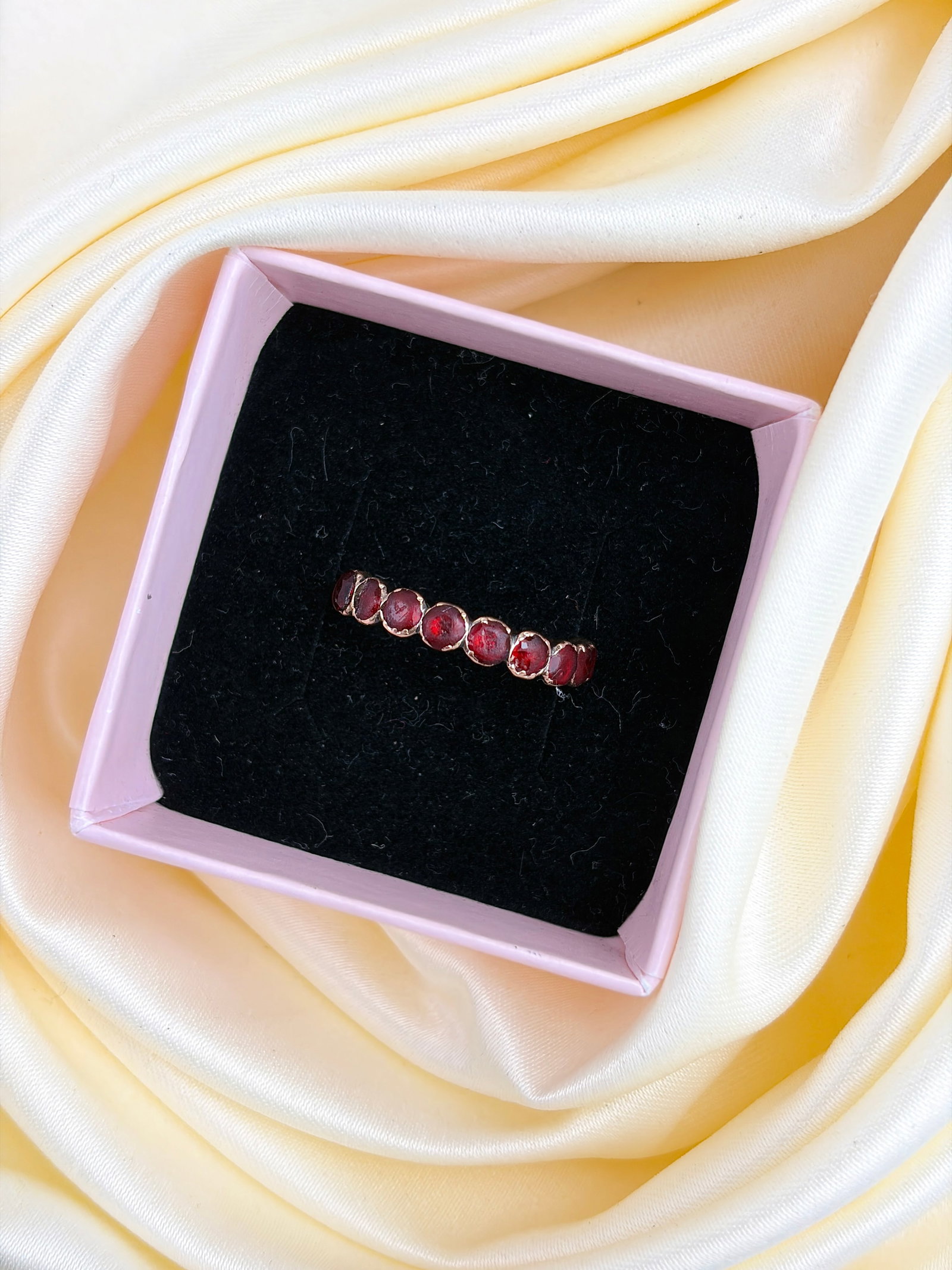 ANTIQUE GEORGIAN RED PASTE FULL ETERNITY RING IN GOLD - 7