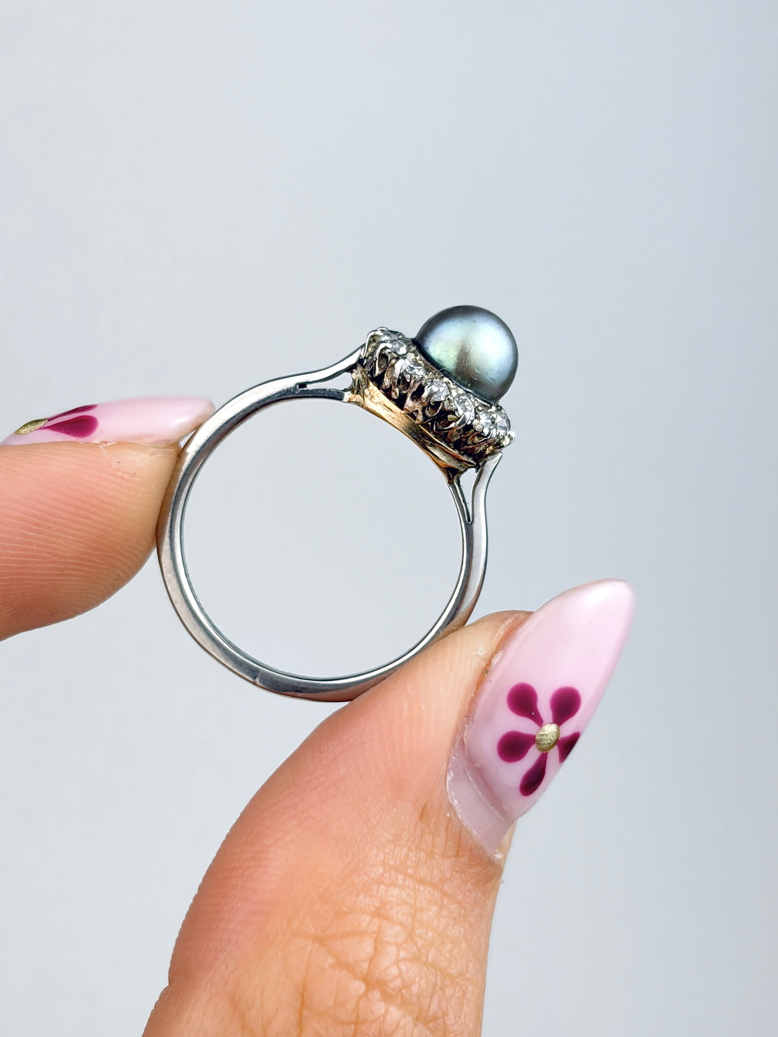 ANTIQUE PLATINUM AND 18CT GOLD BLACK PEARL AND DIAMOND CLUSTER RING - 7