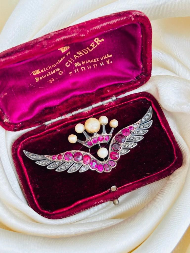 Antique Outstanding Diamond and Ruby Pearl Wings / Crown Brooch in Antique Box - 4
