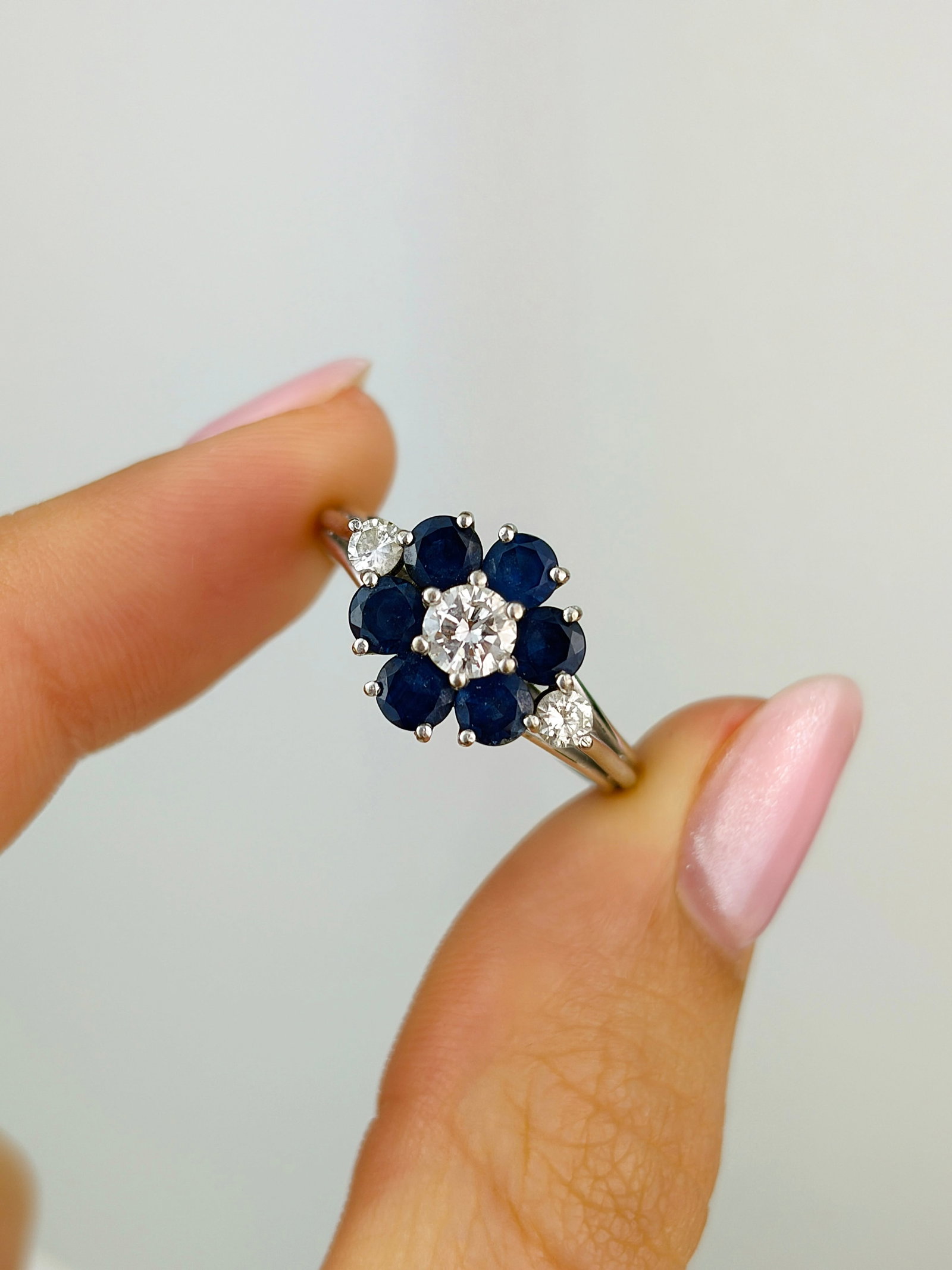 Chunky Vintage Sapphire and Diamond Platinum Cluster Ring - 5