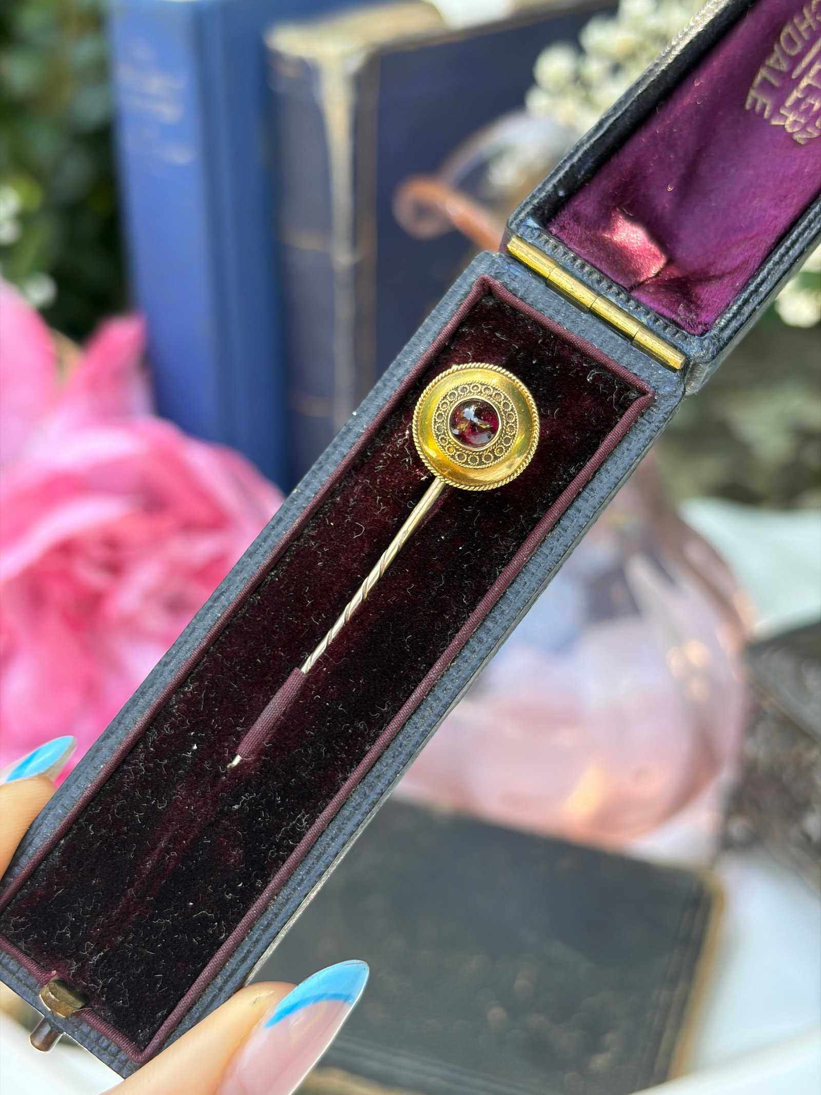 Antique Boxed Cabochon Garnet Stick Pin Brooch in 18ct Yellow Gold - 7