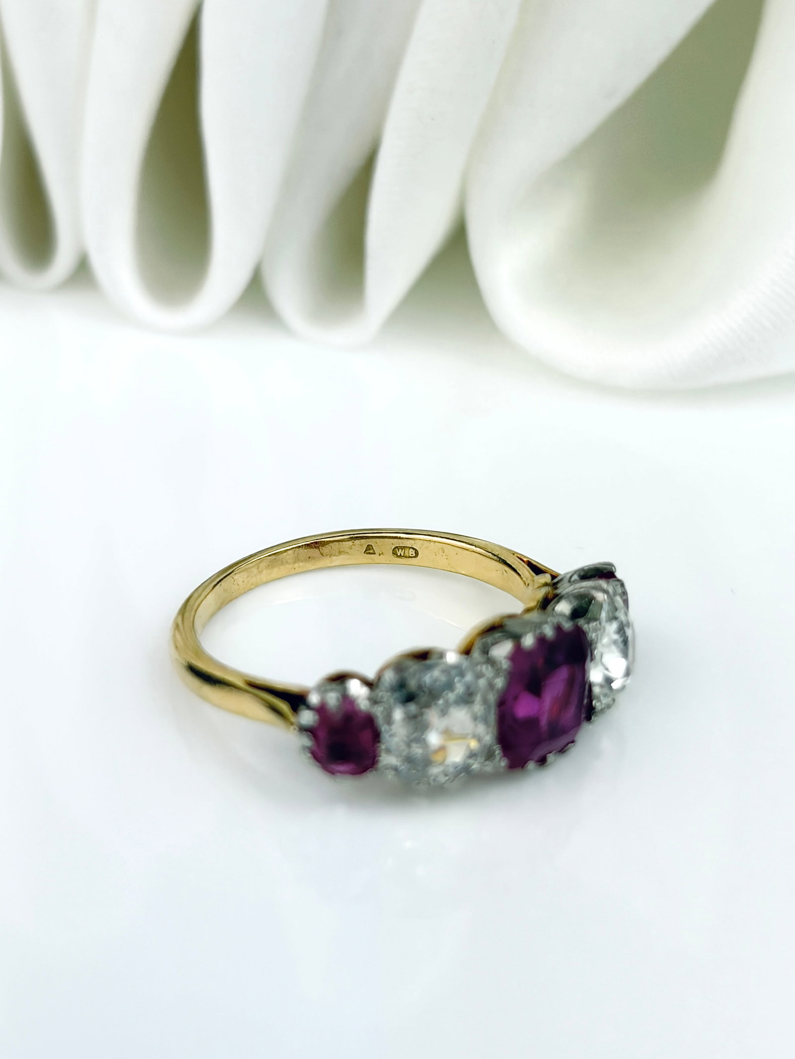 OUTSTANDING NATURAL PINK BURMA SAPPHIRE AND DIAMOND 5 STONE RING IN 18CT GOLD - 7