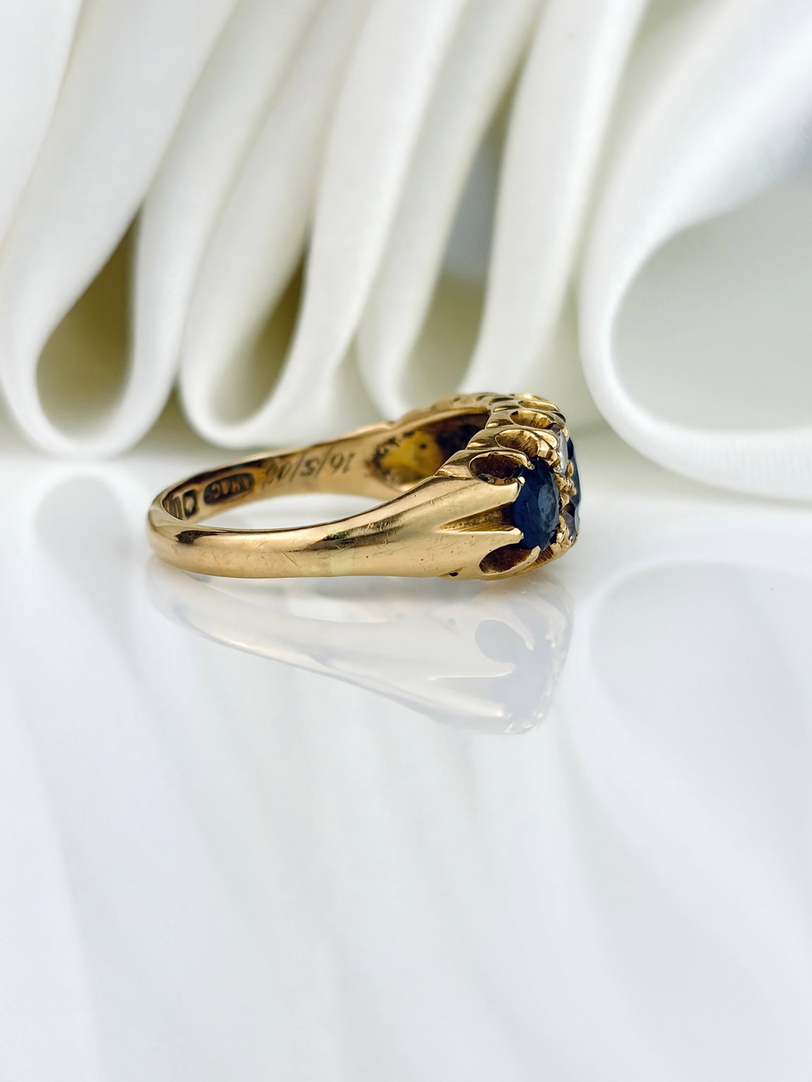 Antique c.1906 18ct Yellow Gold Chunky Sapphire and Diamond 5 Stone Ring - 2