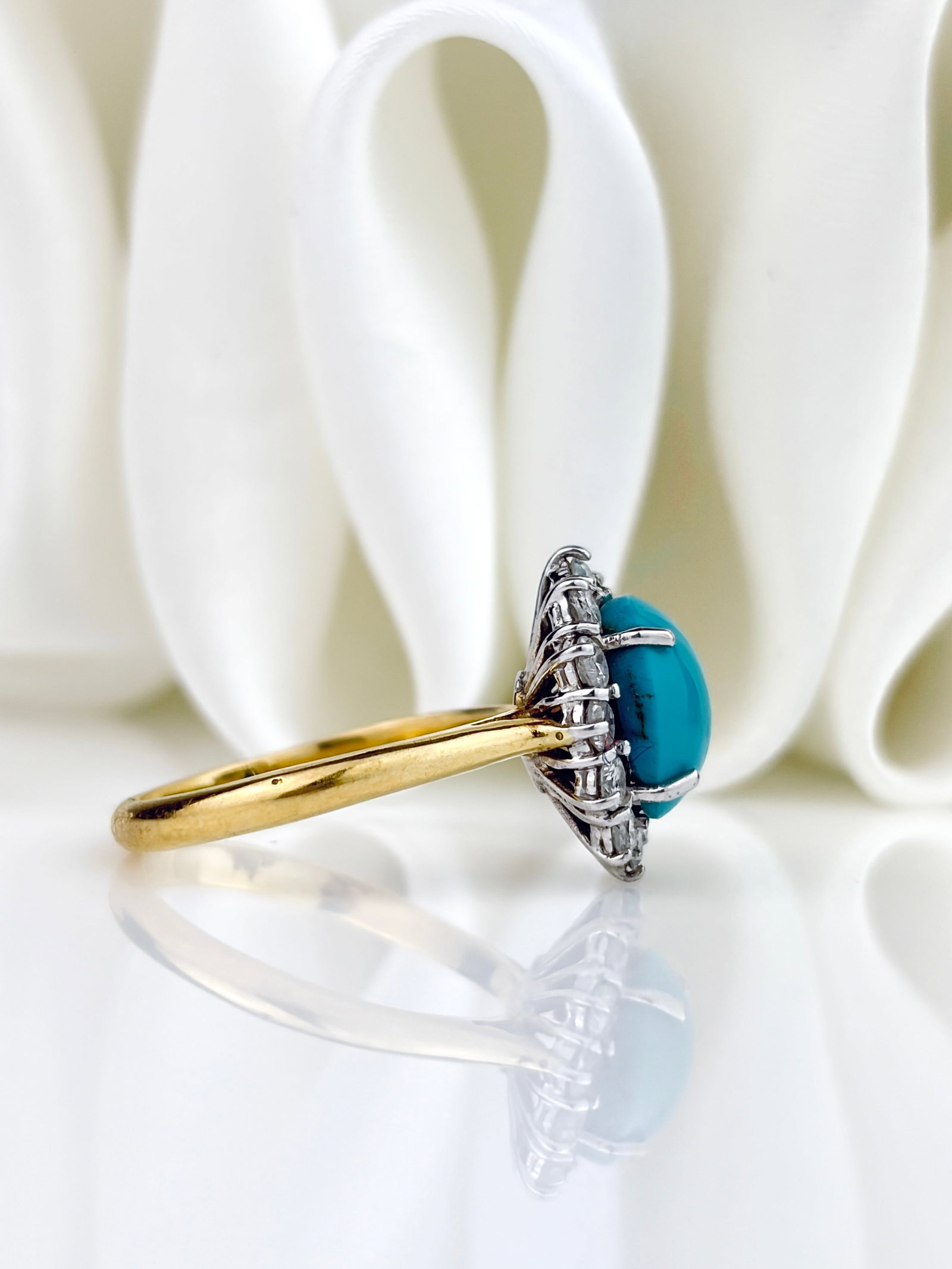 VINTAGE 18CT YELLOW GOLD TURQUOISE AND DIAMOND CLUSTER RING - 2