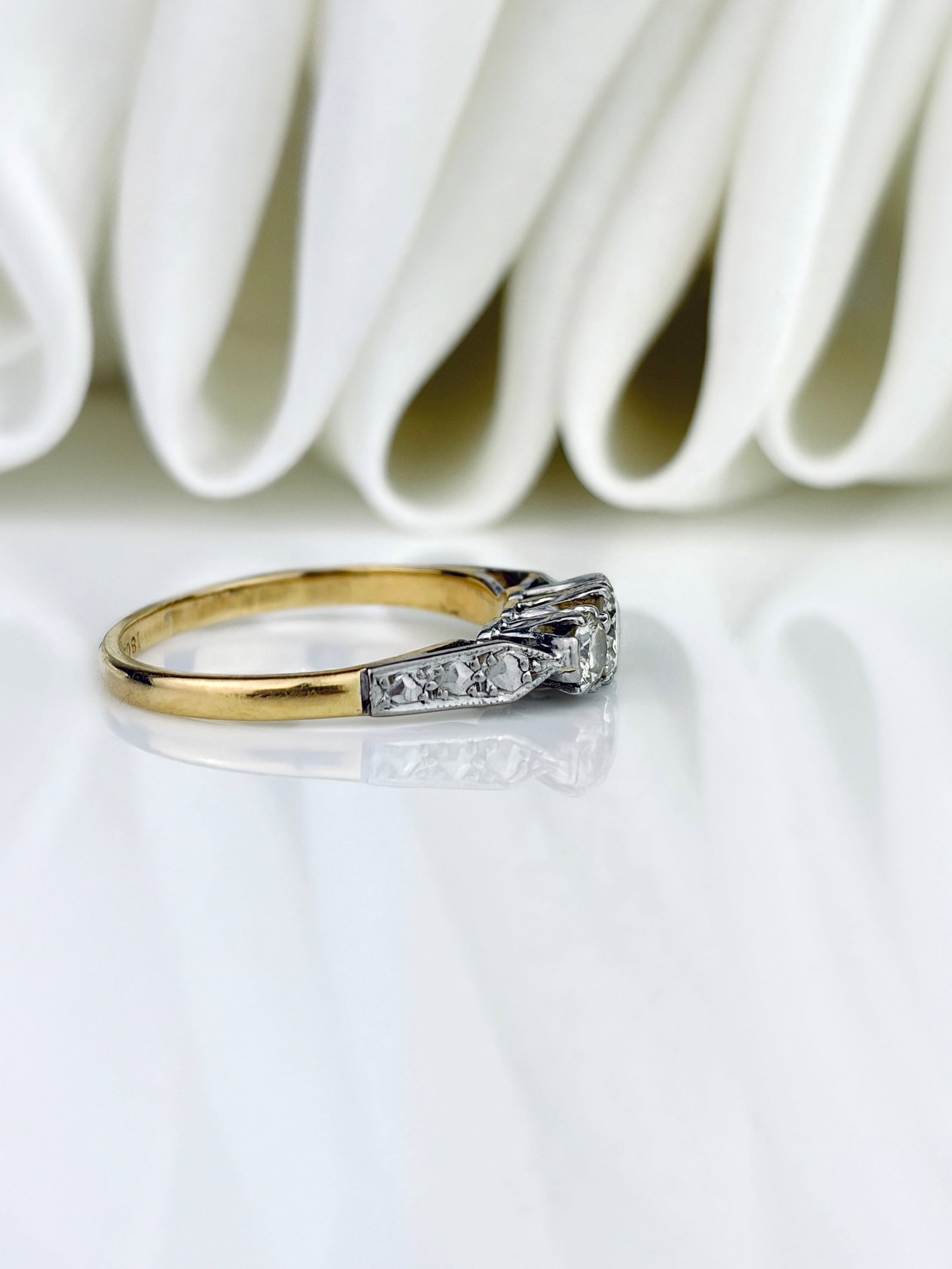 Antique 18ct Gold and Platinum Diamond 3 Stone Ring - 2
