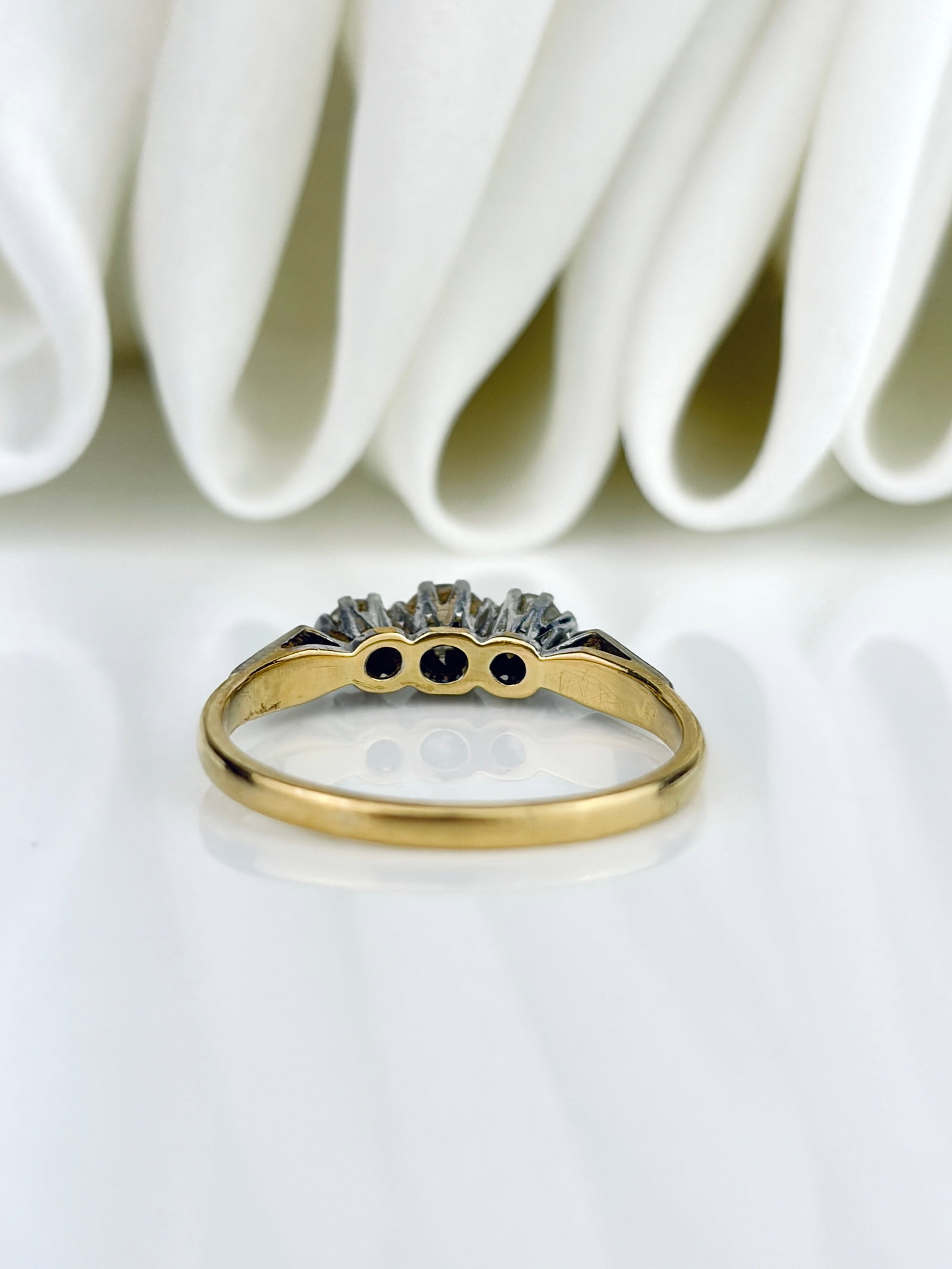 Antique 18ct Gold and Platinum Diamond 3 Stone Ring - 3