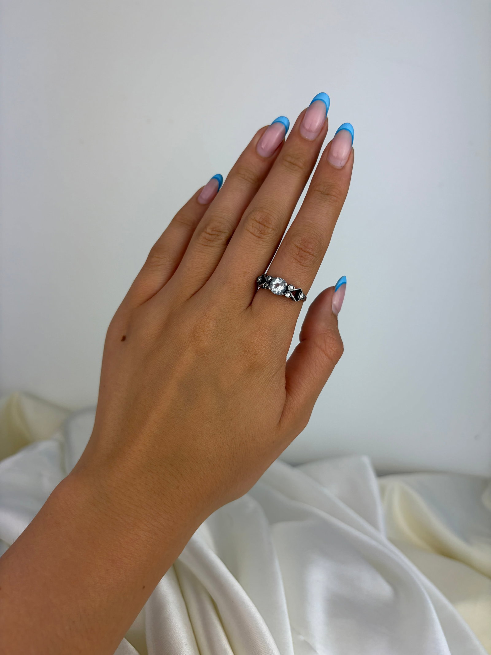 Antique Art Deco 9ct Gold and Silver Paste Ring - 7