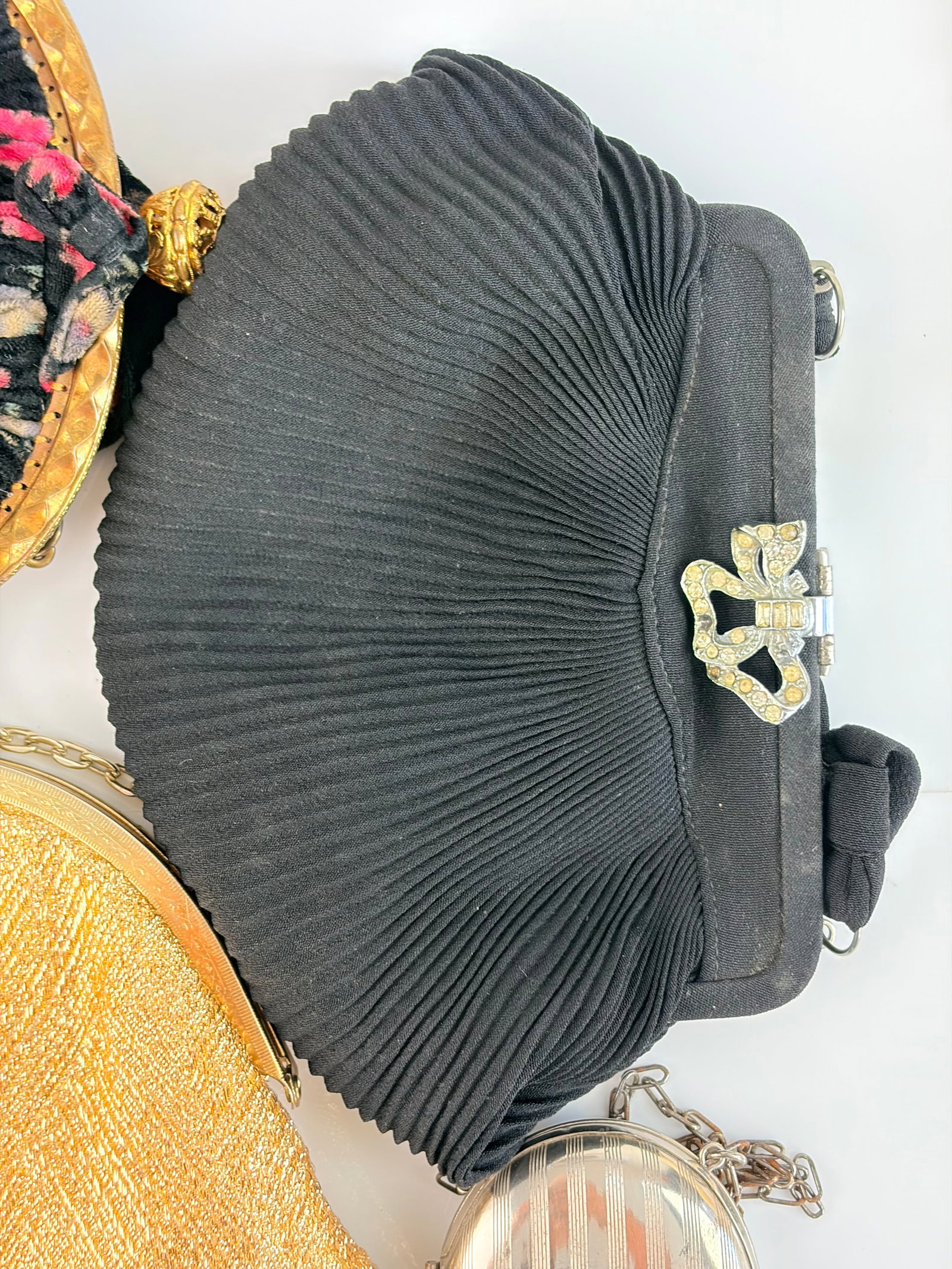 Mixed Lot - 3x Handbags/Purses, Compact Mirror/ Coin Purse on Chain - 4