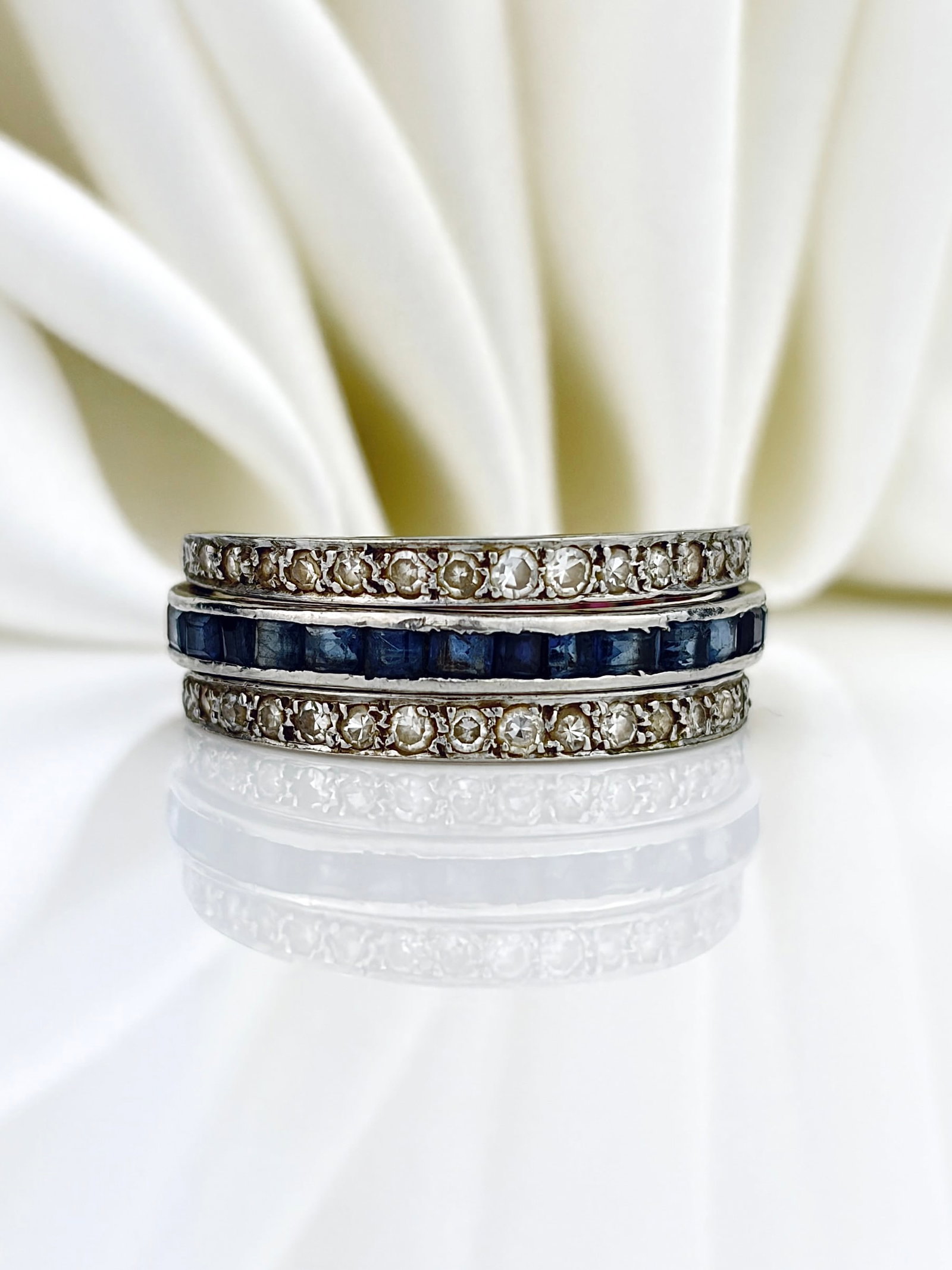 ART DECO RUBY, SAPPHIRE AND DIAMOND DAY AND NIGHT FLIP RING IN PLATINUM - 2
