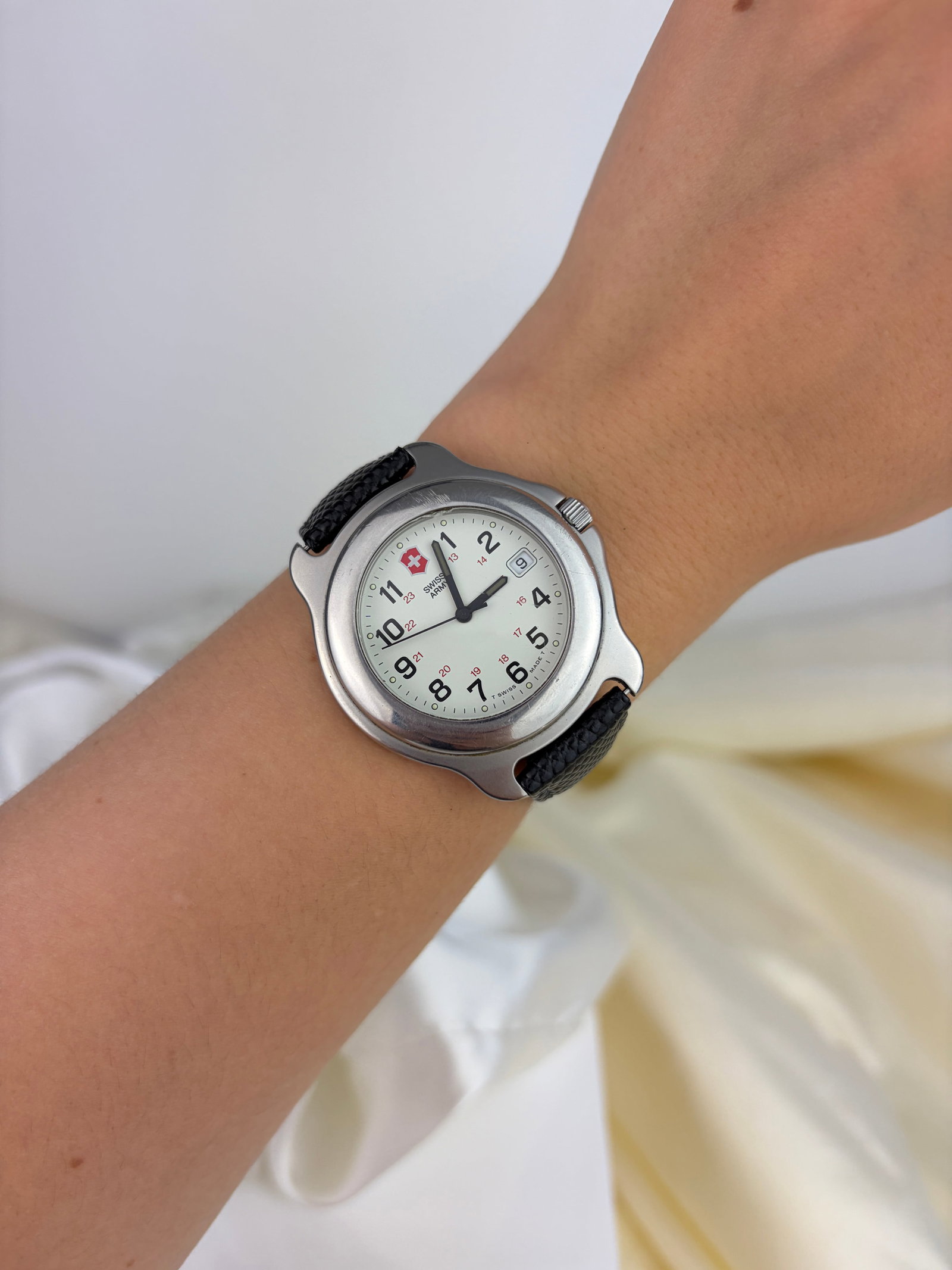SWISS ARMY VICTORINOX ORIGINAL FIELD WATCH WHITE DIAL AND BLACK LEATHER STRAPS - 7