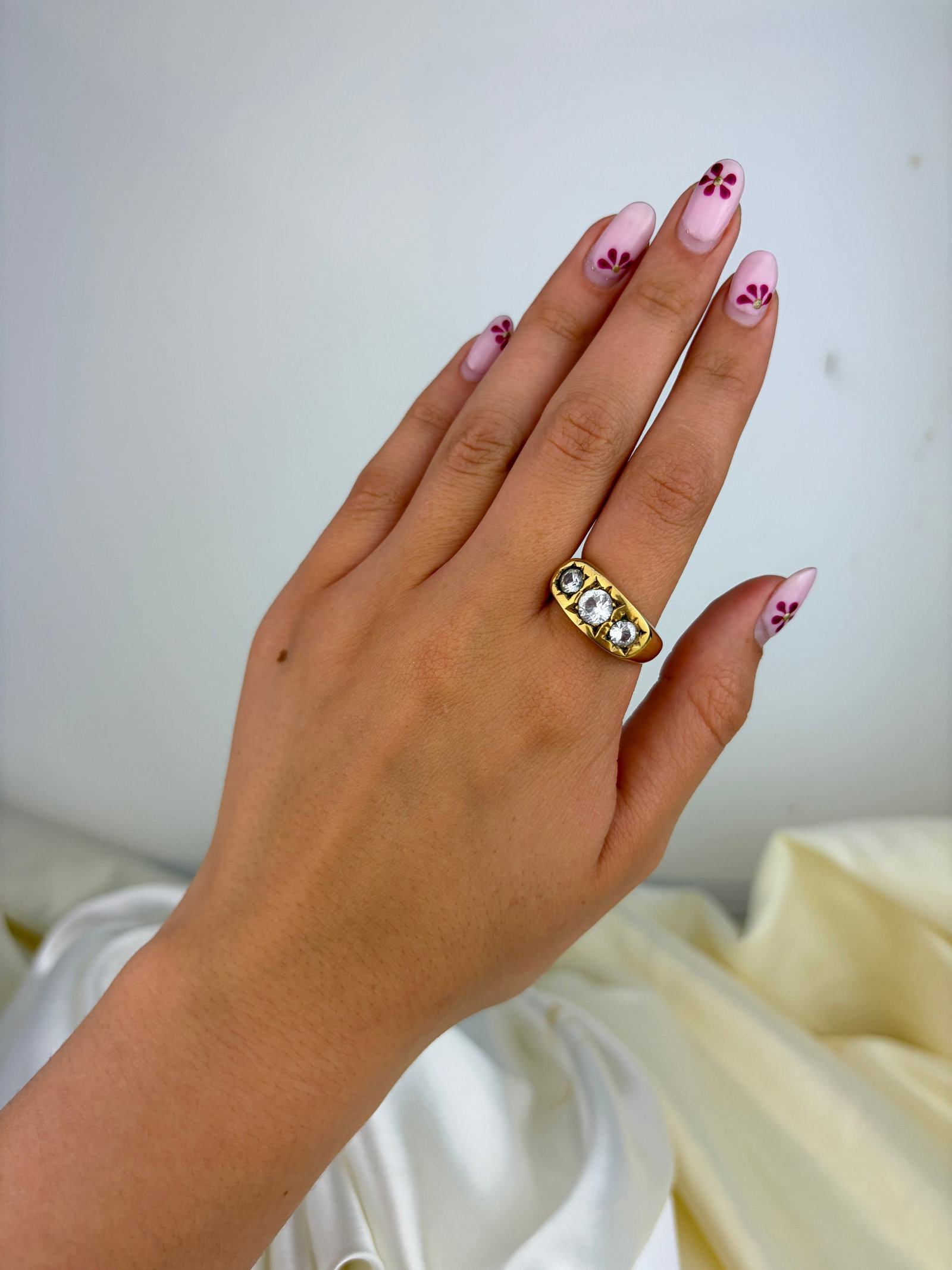 CHUNKY VINTAGE WHITE SPINEL 3 STONE STAR SET RING - 7