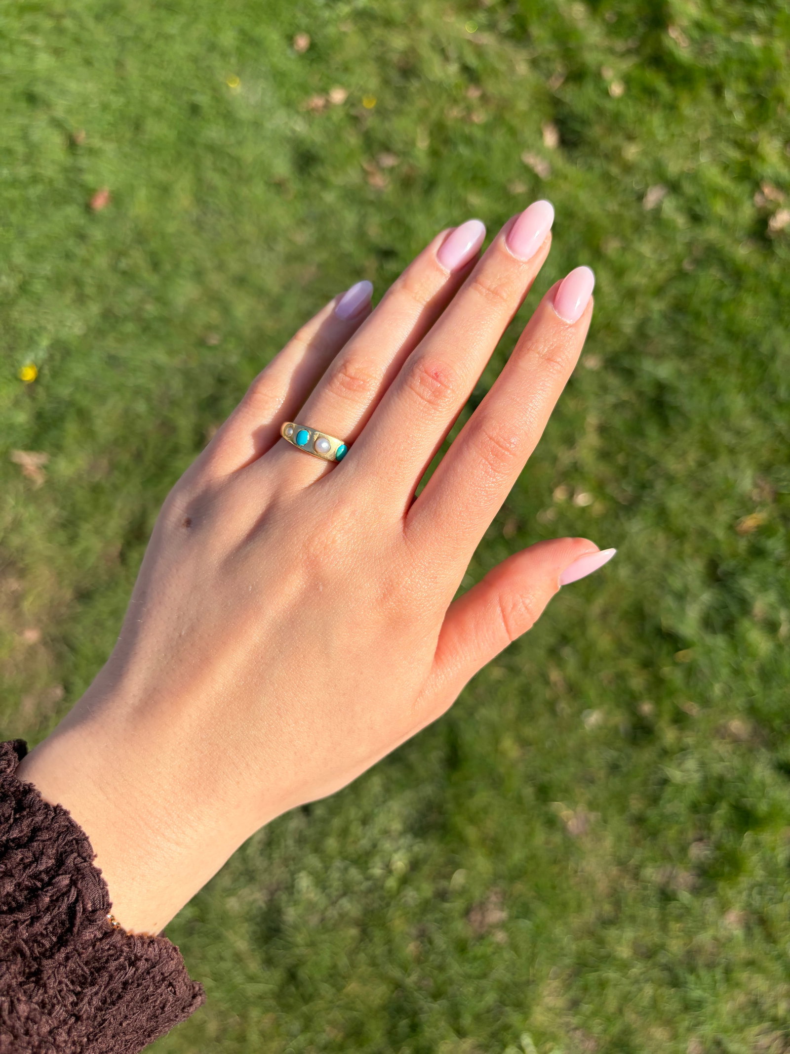 ANTIQUE 15CT YELLOW GOLD TURQUOISE AND PEARL 5 STONE RING - 2