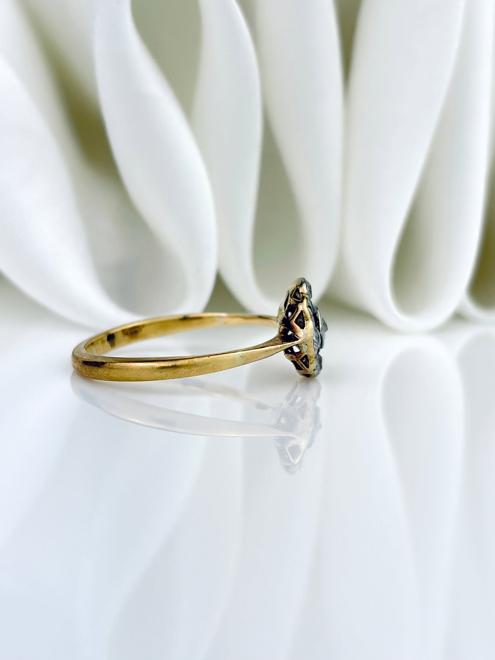 SWEET ANTIQUE 18CT GOLD DIAMOND CLUSTER RING - 2