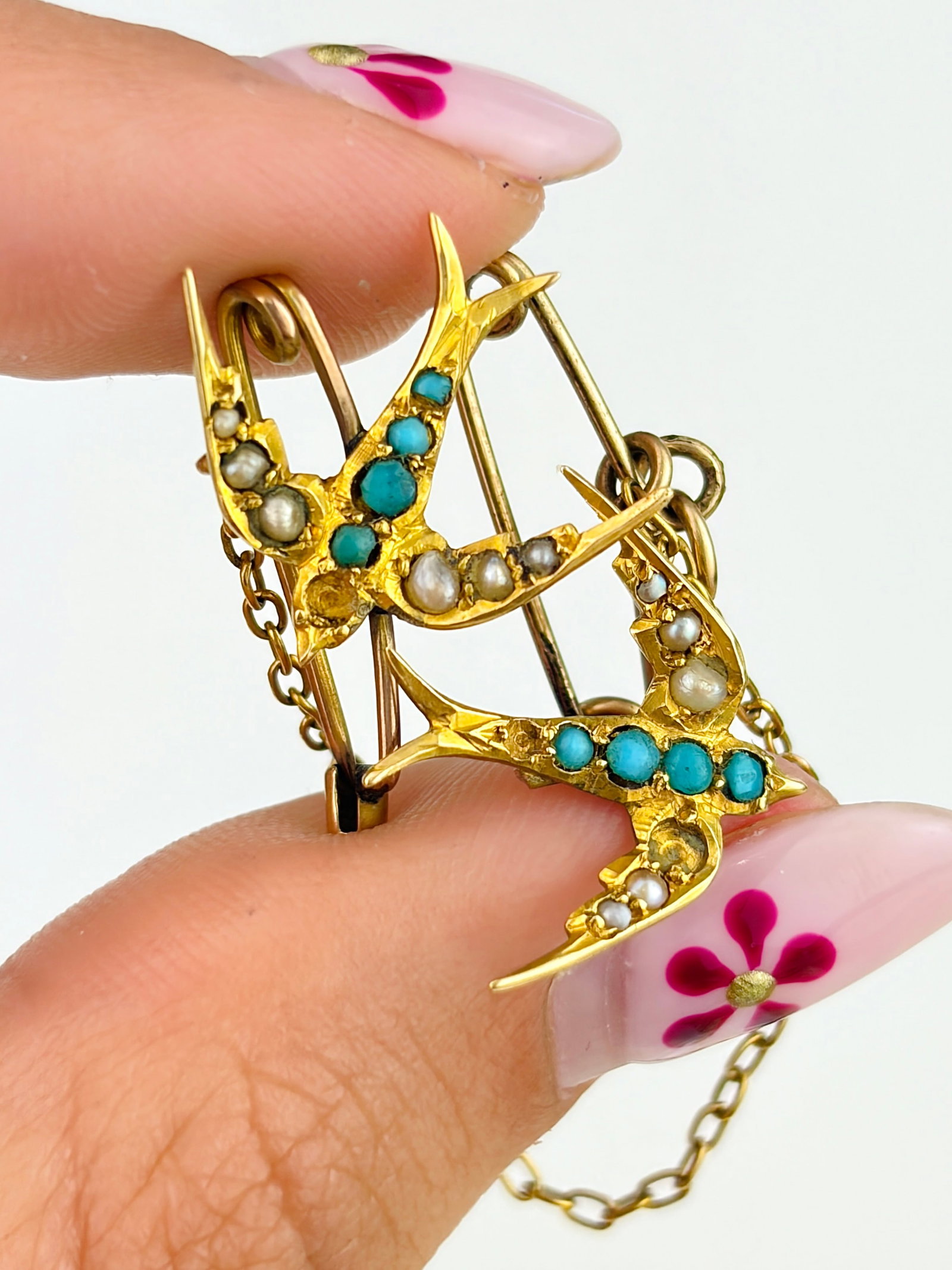 ANTIQUE 15CT YELLOW GOLD DOUBLE TURQUOISE AND PEARL SWALLOW BIRD BROOCH - 2