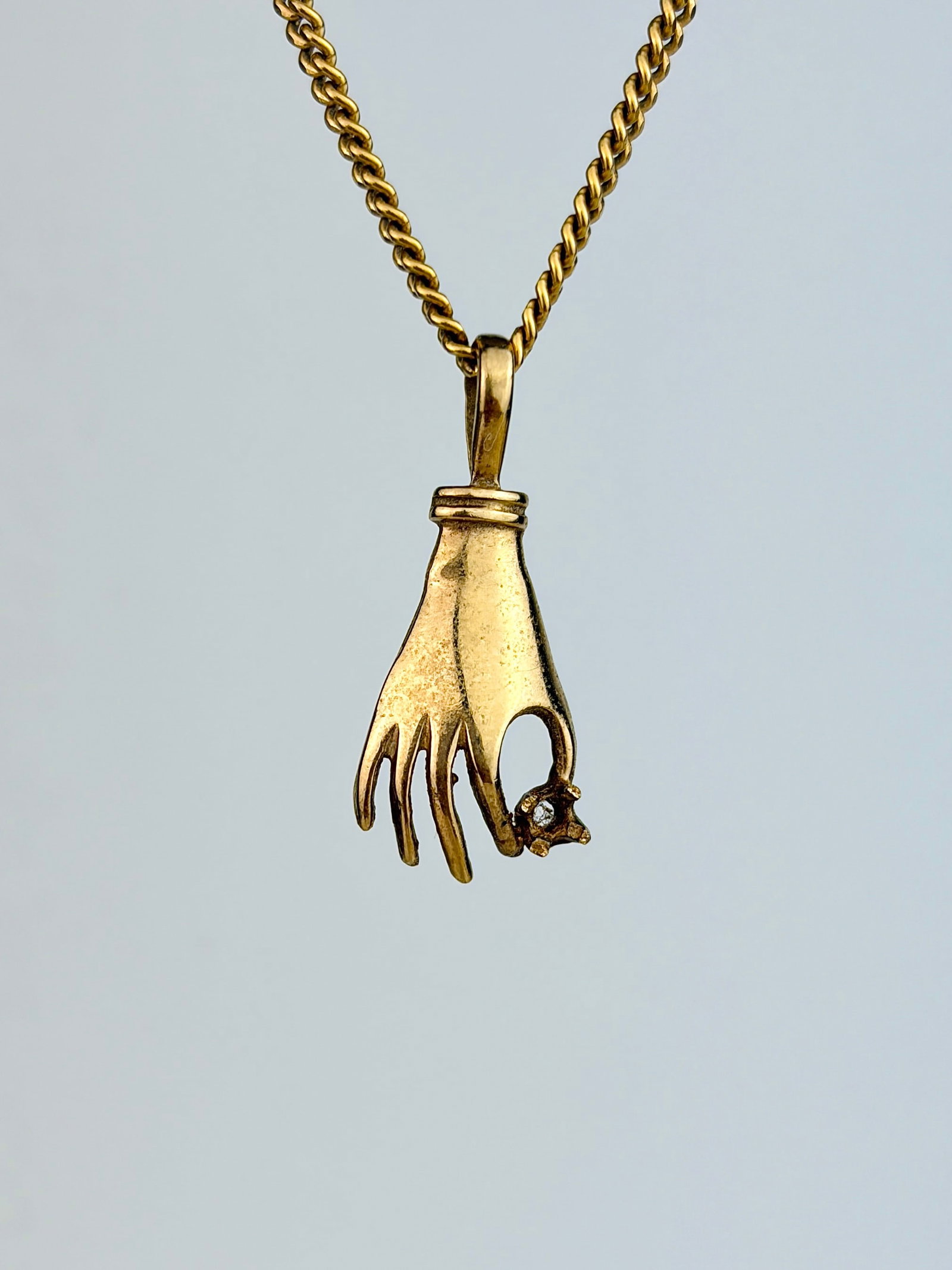 Vintage 9ct Yellow Gold Hand Pendant on 9ct Chain - 2