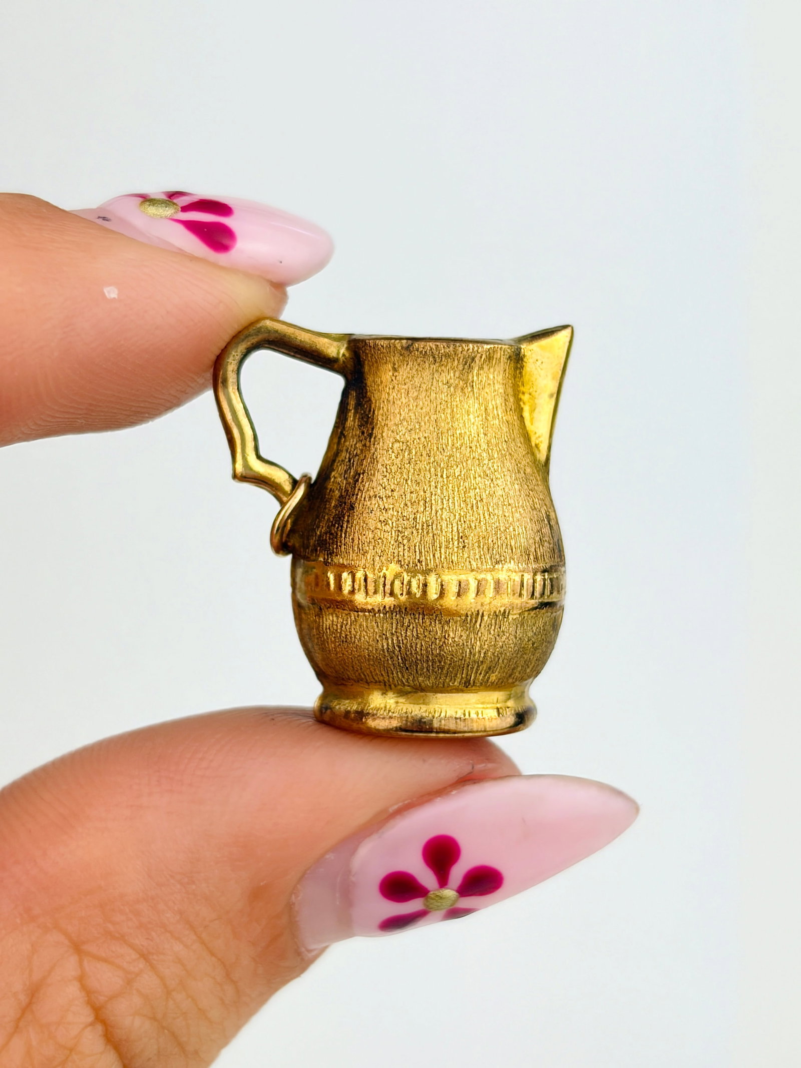 VINTAGE C.1977 9CT YELLOW GOLD JUG CHARM/PENDANT - 2