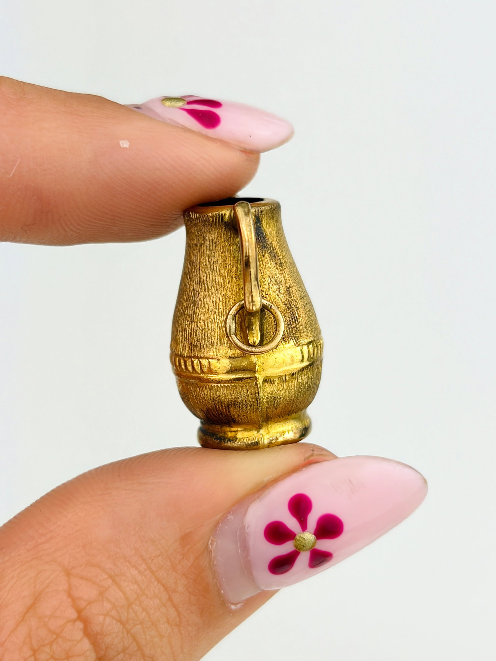 VINTAGE C.1977 9CT YELLOW GOLD JUG CHARM/PENDANT - 3