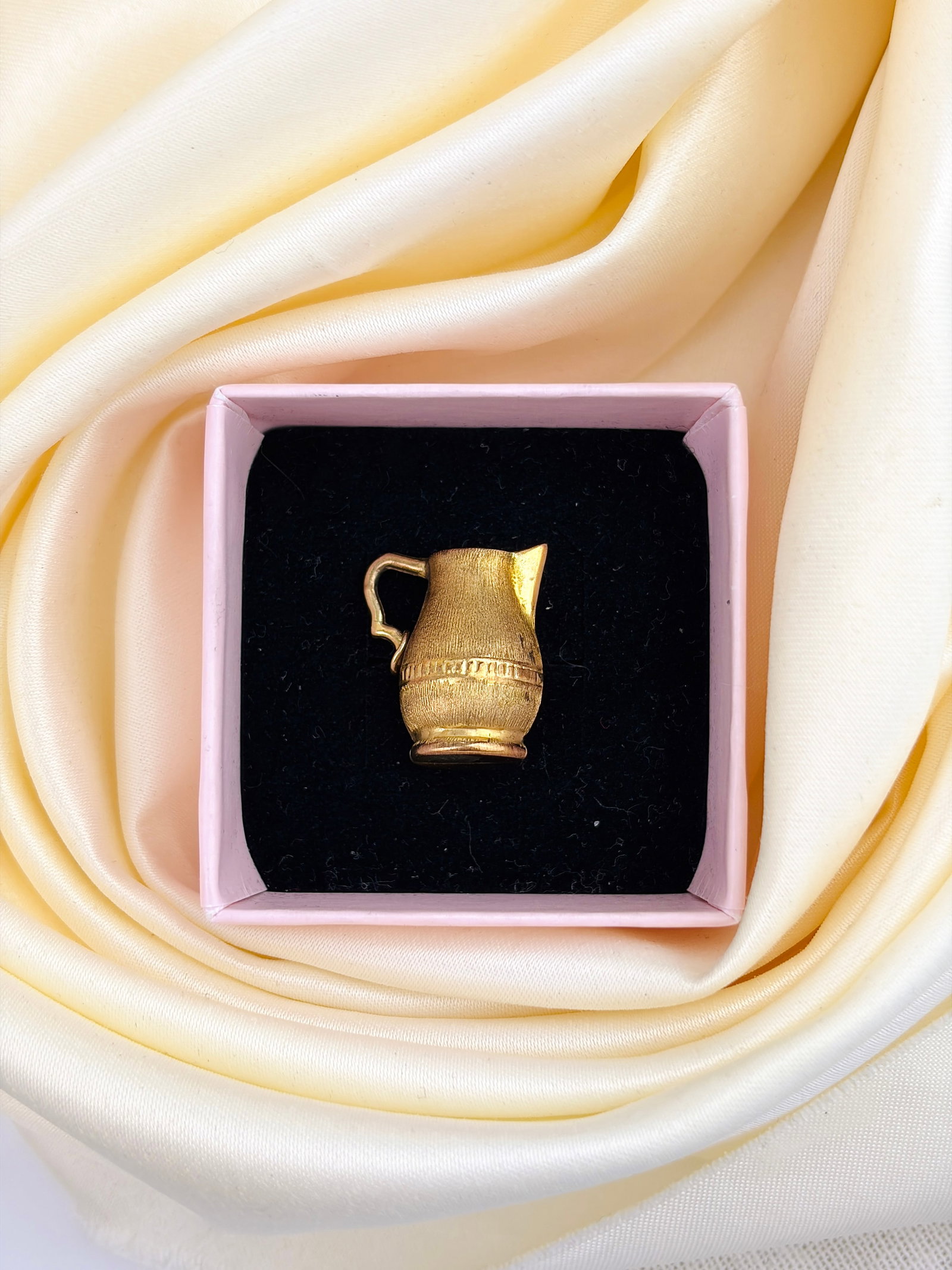 VINTAGE C.1977 9CT YELLOW GOLD JUG CHARM/PENDANT - 7