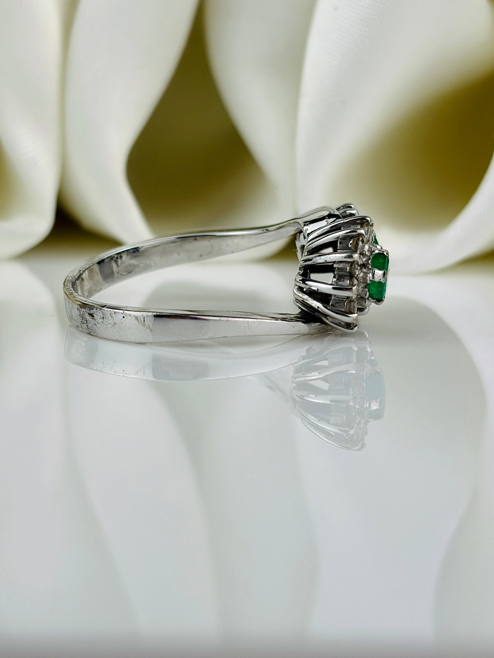 Vintage 18 Carat White Gold Emerald and Diamond Double Cluster Ring - 2