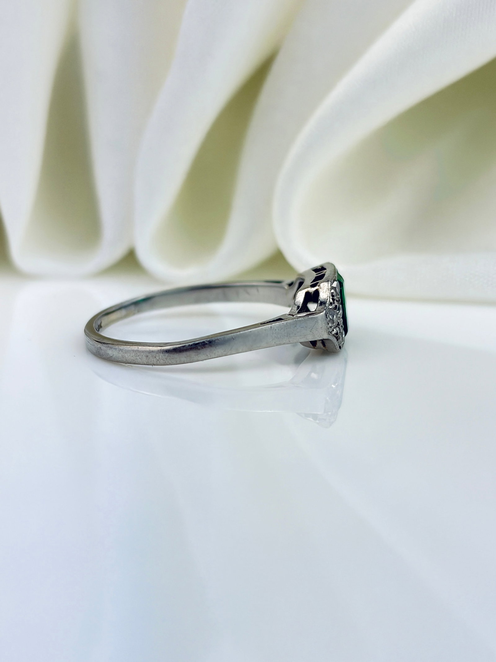 ANTIQUE ART DECO PLATINUM EMERALD AND DIAMOND RING - 2