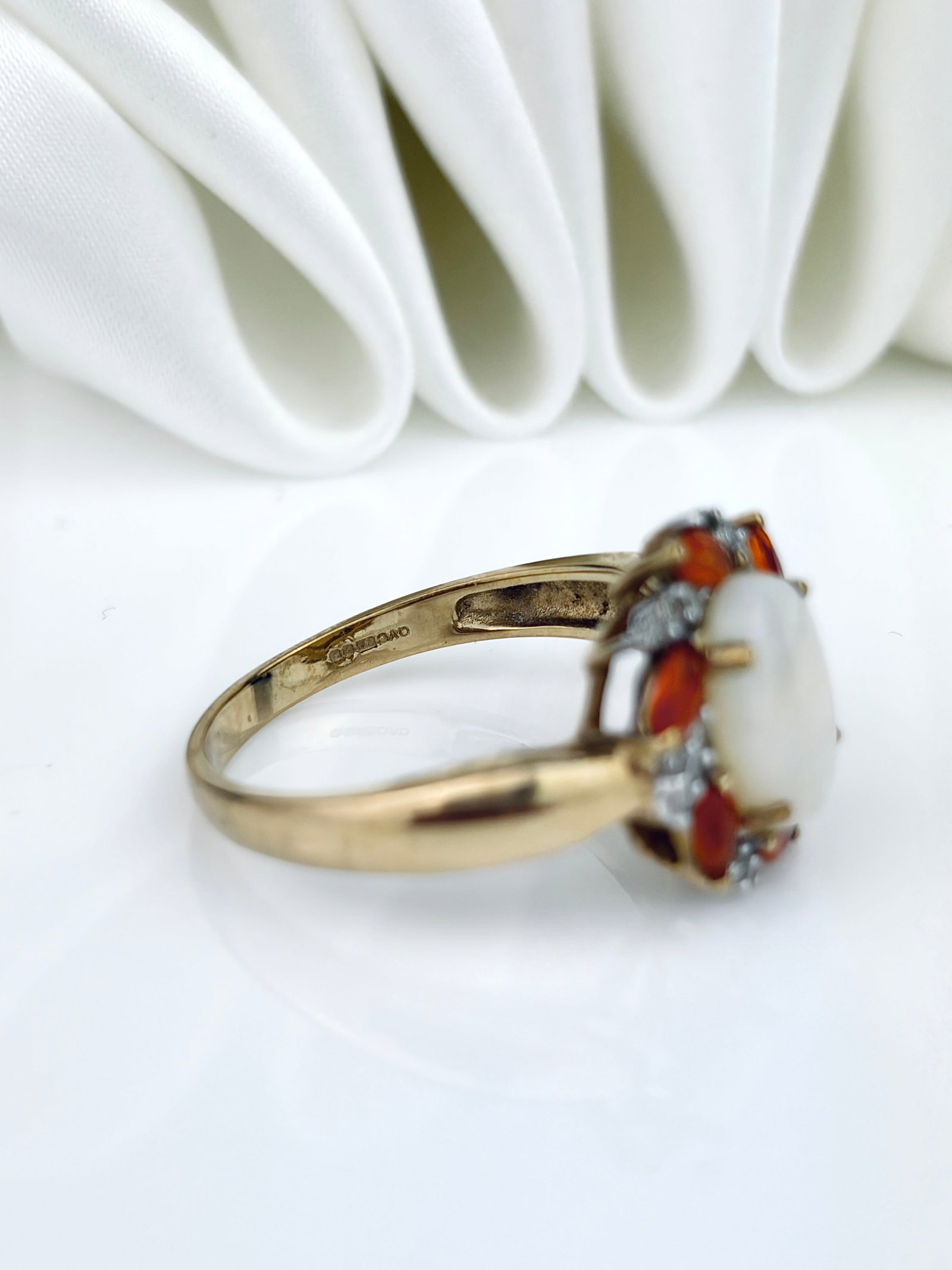 VINTAGE 9CT YELLOW GOLD OPAL, DIAMOND AND FIRE OPAL CLUSTER RING - 4