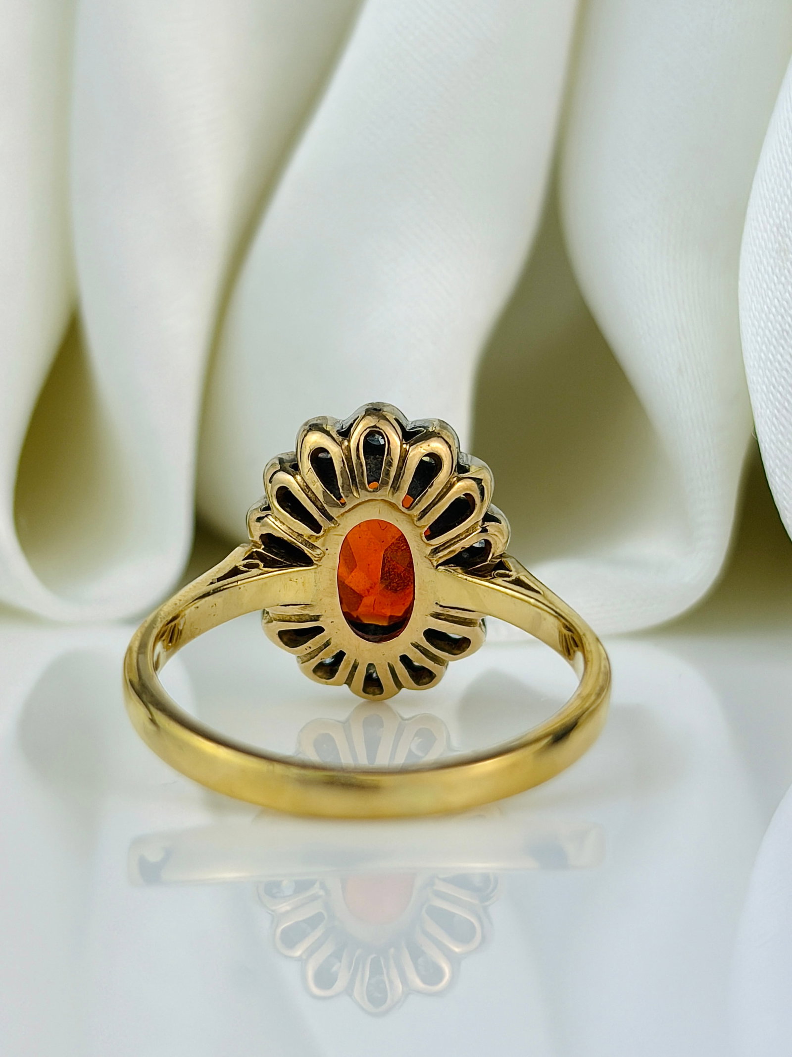 Vintage Fire Opal and Diamond 18 Carat Cluster Ring - 3
