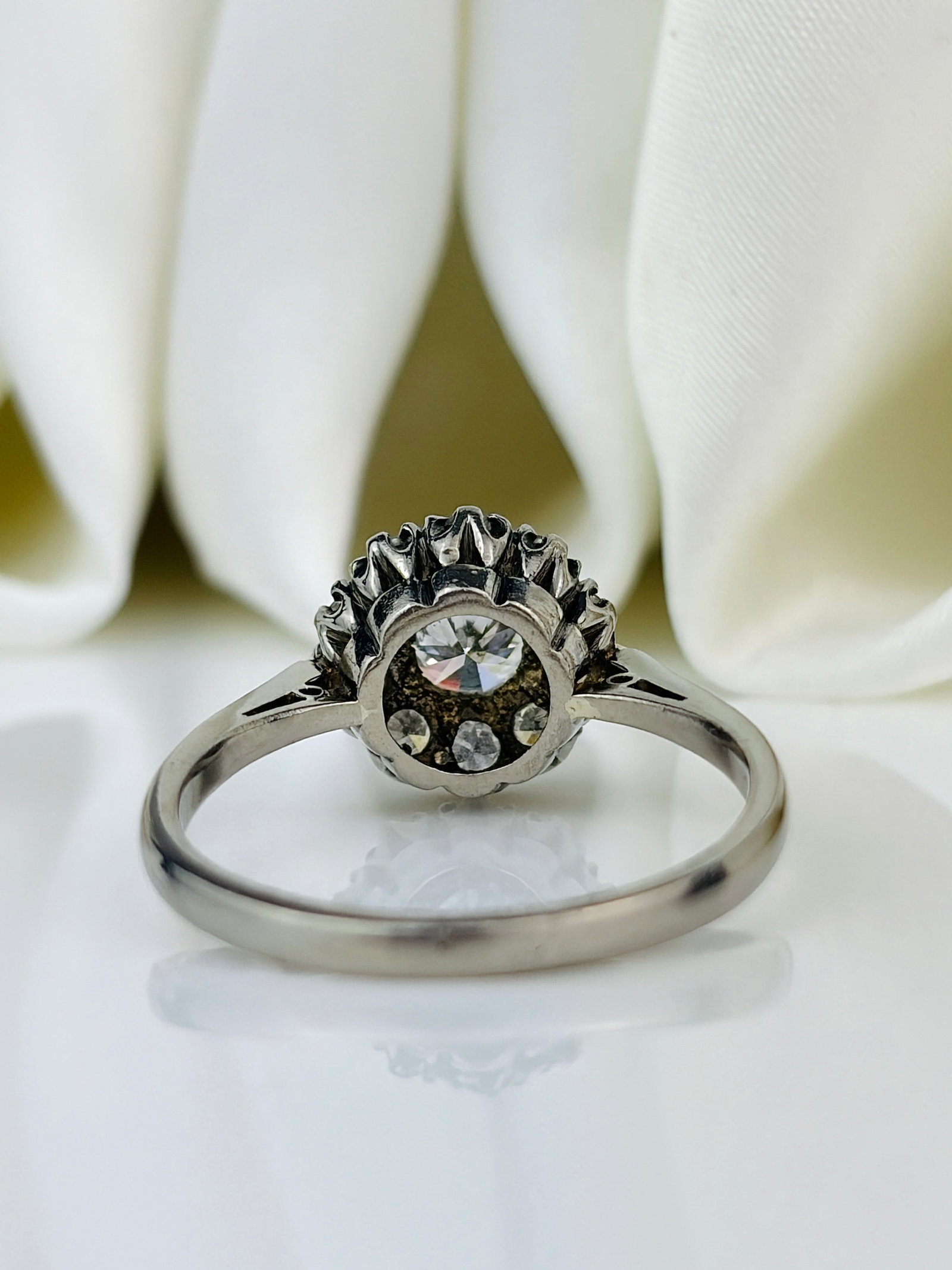 1.25CT Art Deco Diamond and 18 Carat White Gold Cluster Ring - 3
