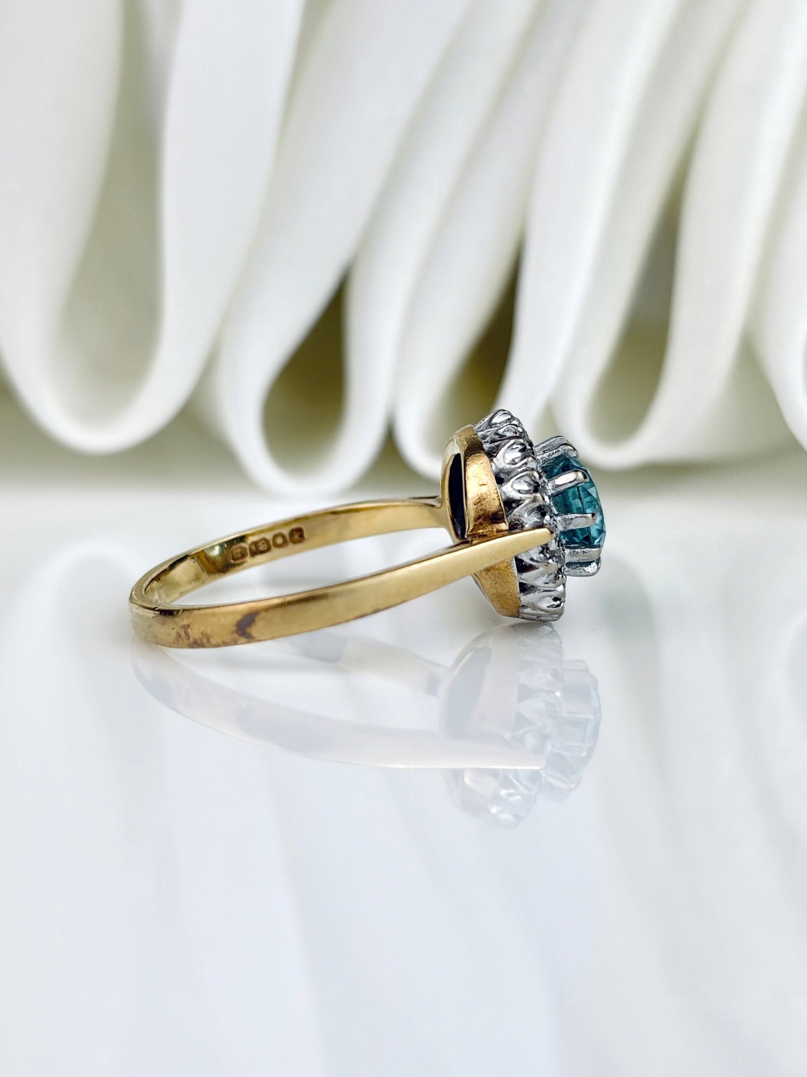 Vintage 18ct Gold Blue Zircon and Diamond Cluster Ring - 2