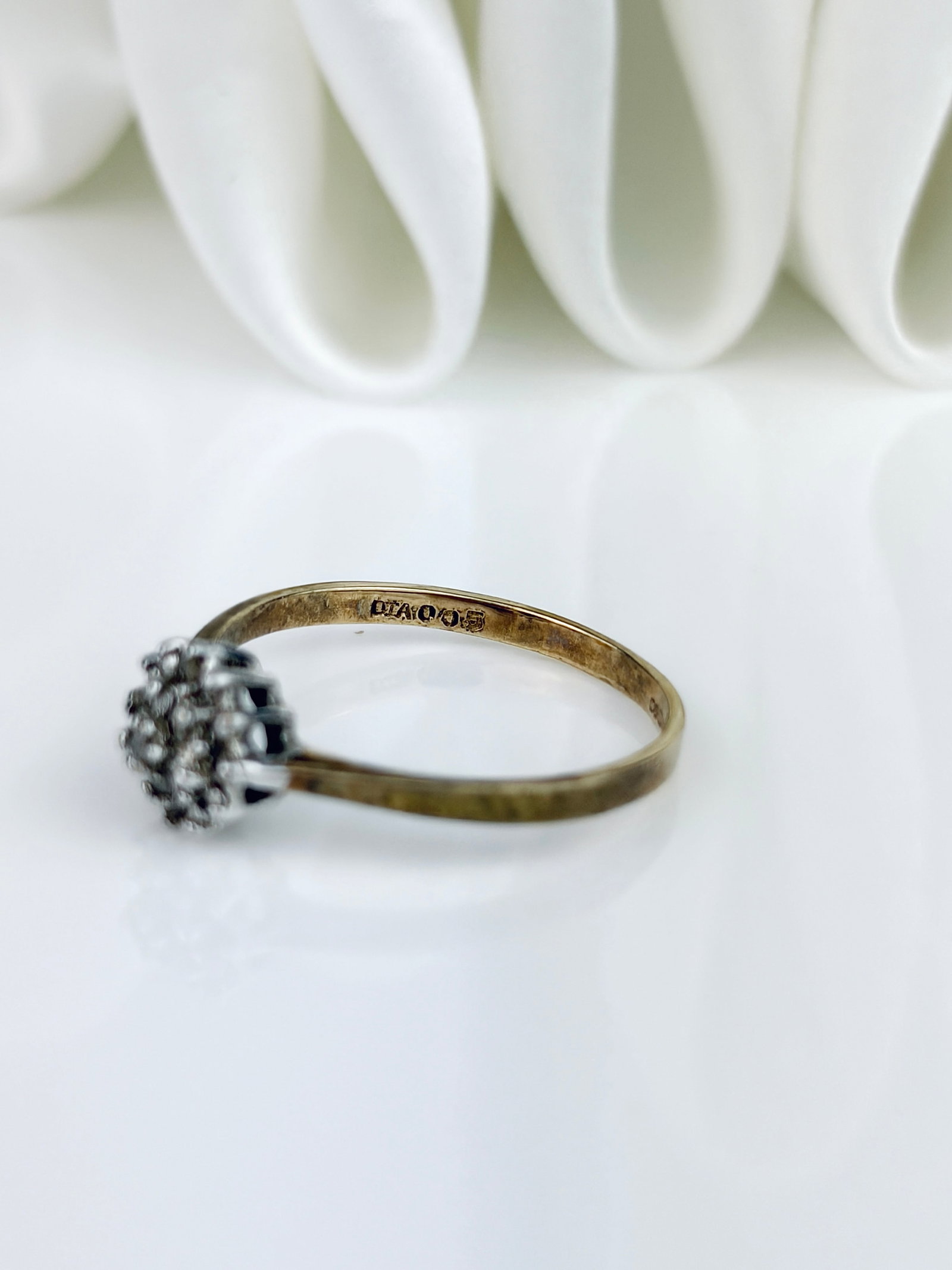 SWEET 9CT GOLD DIAMOND CLUSTER RING - 4