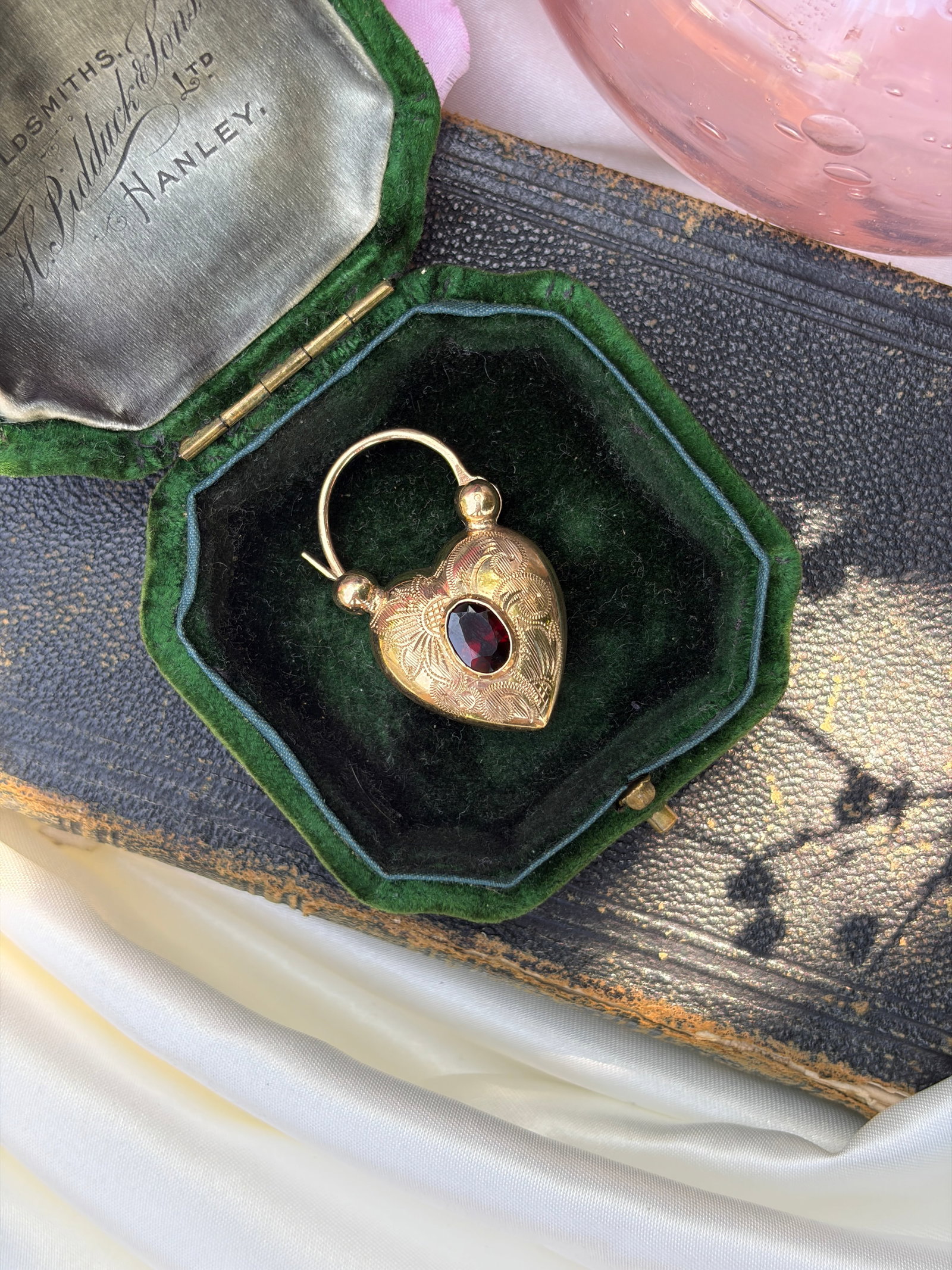 Antique 9ct Yellow Gold Garnet Engraved Puffed Heart Padlock Pendant - 2
