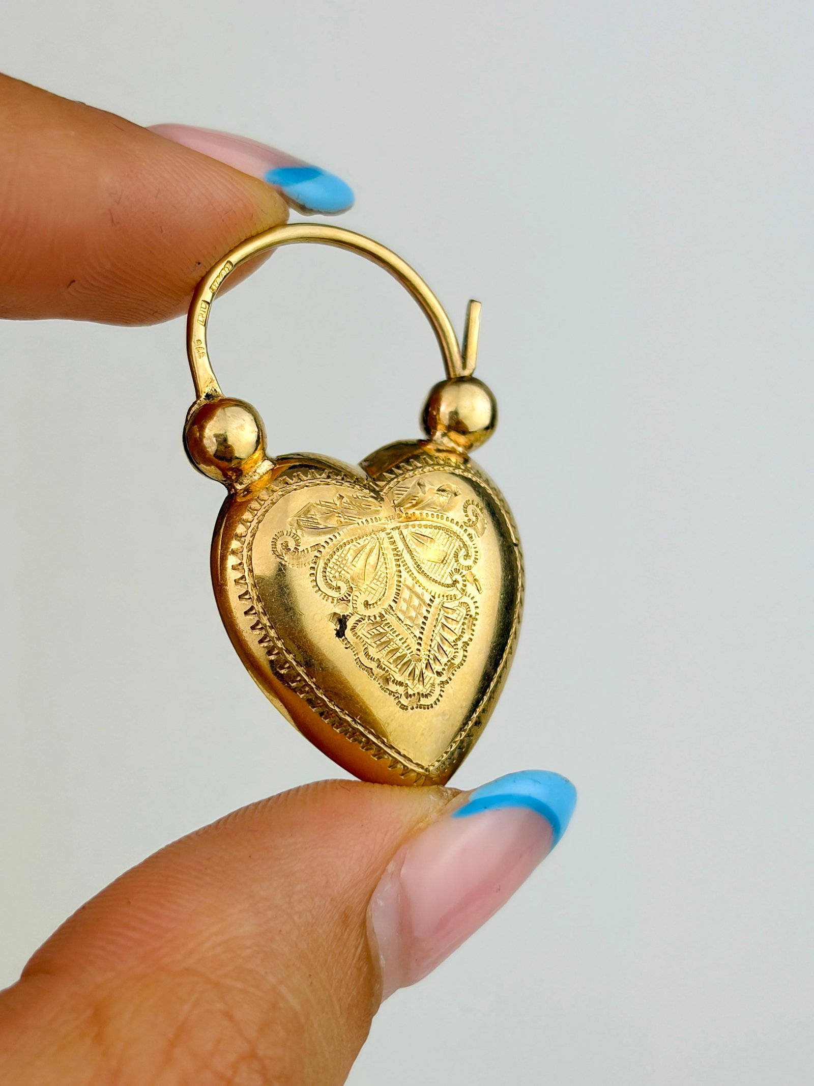 Antique 9ct Yellow Gold Garnet Engraved Puffed Heart Padlock Pendant - 7