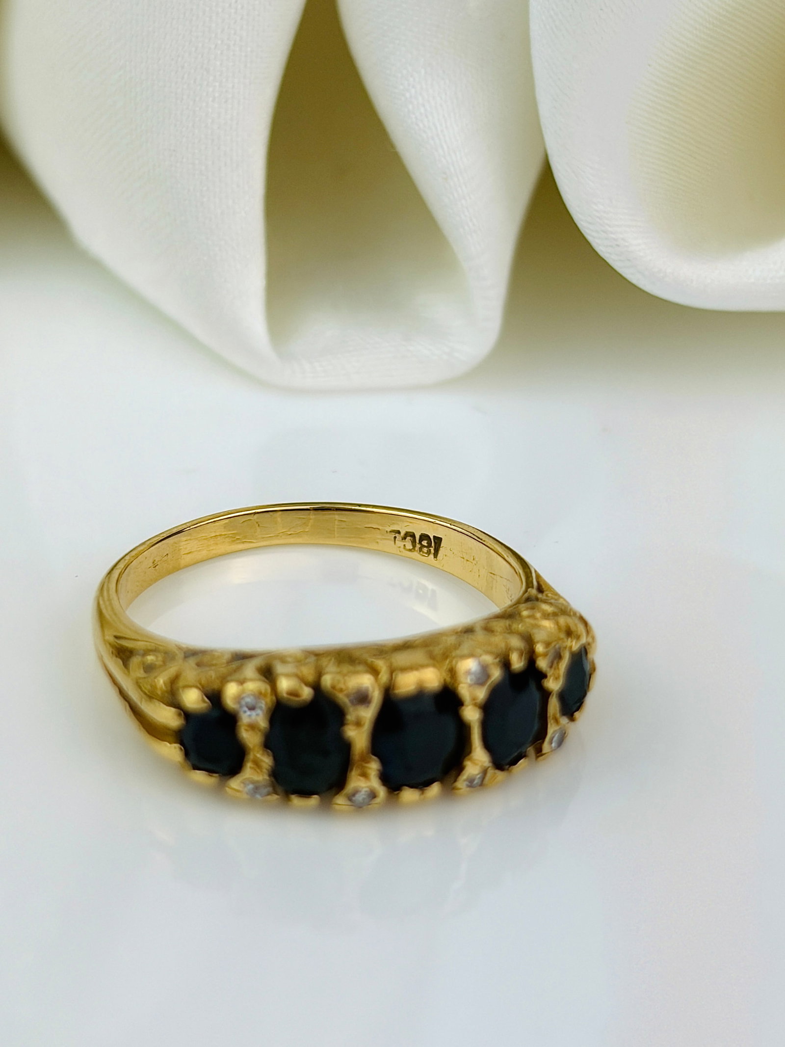 vintage 18ct yellow gold sapphire and diamond 5 stone ring - 7