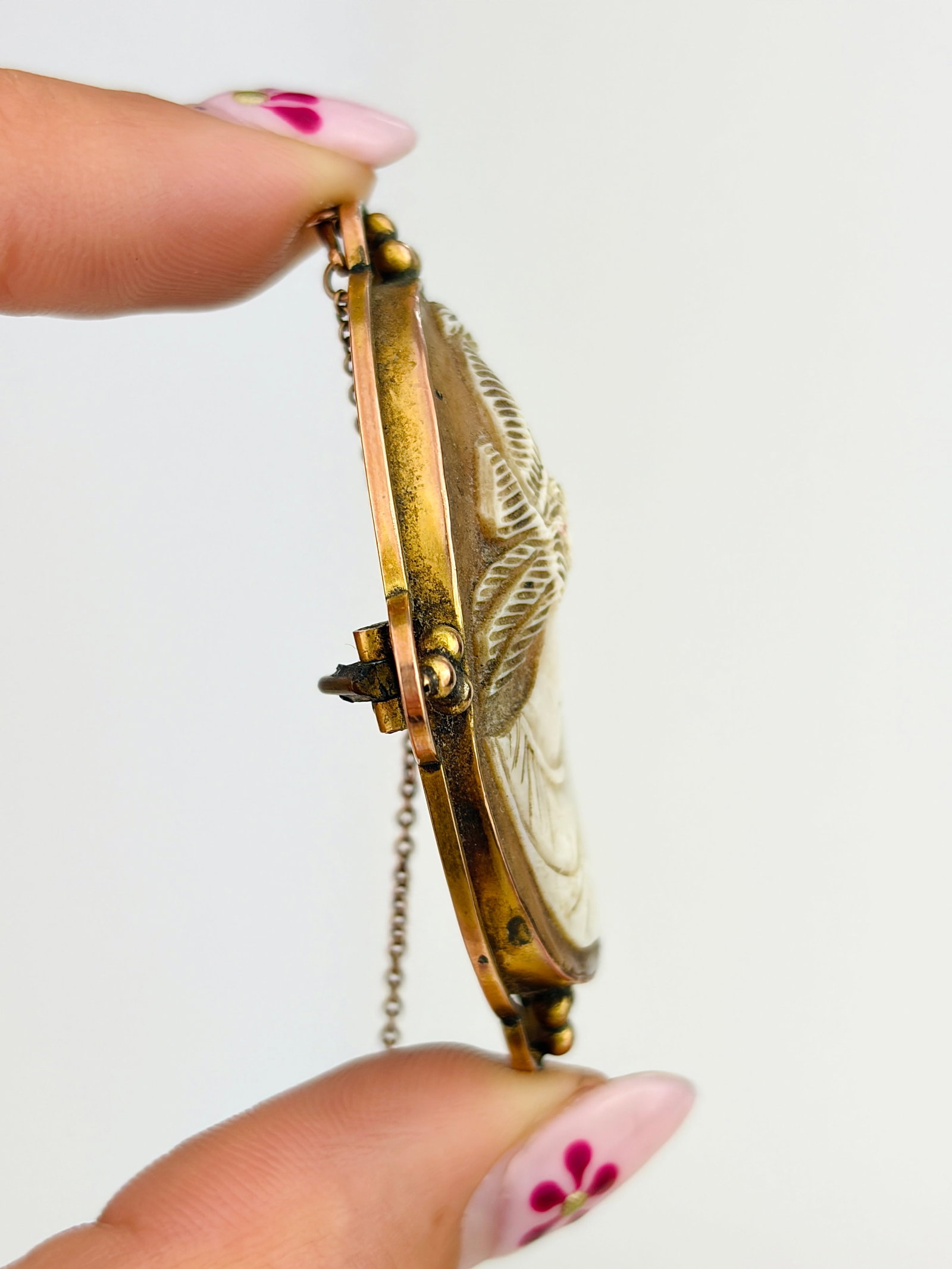 LARGE ANTIQUE VICTORIAN SHELL CAMEO BROOCH IN 9CT GOLD - 2