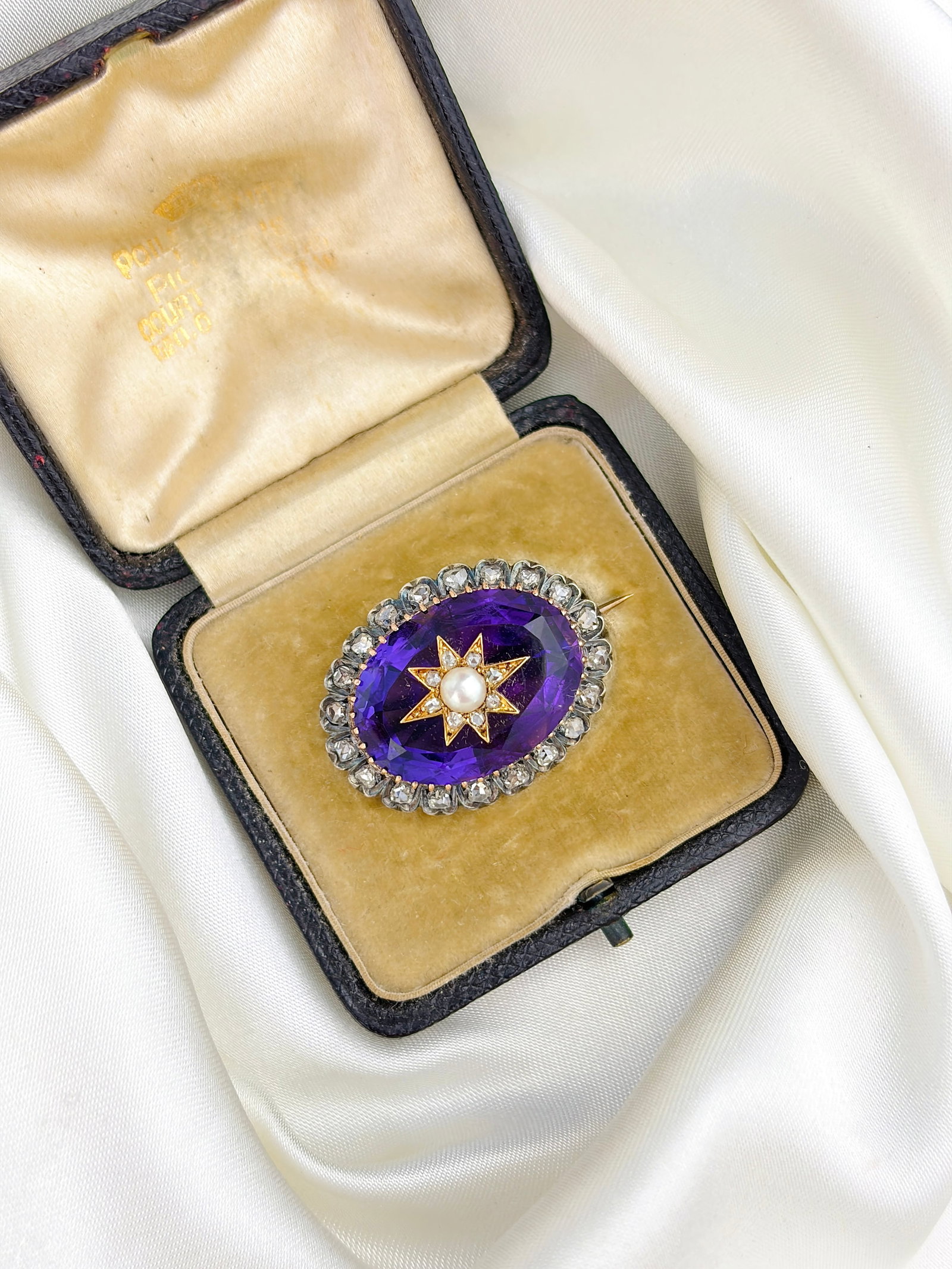 ANTIQUE BOXED VICTORIAN AMETHYST, ROSE CUT DIAMOND AND PEARL STAR BROOCH IN GOLD - 7