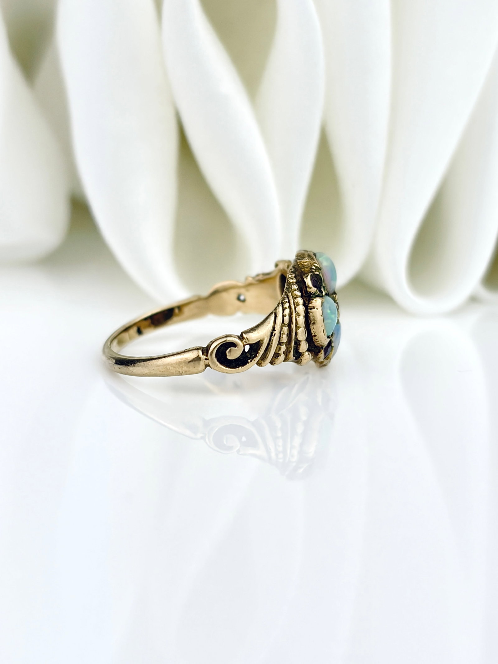 ANTIQUE RUBY AND OPAL CLUSTER RING IN GOLD - 2