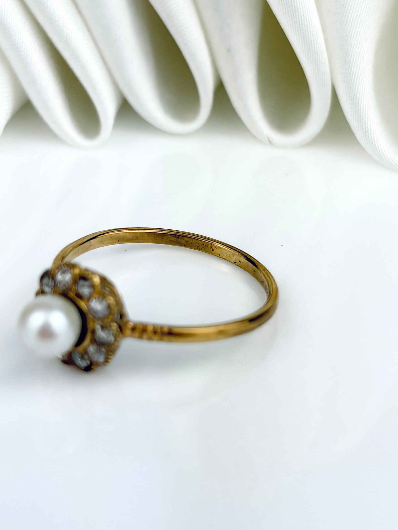 ANTIQUE PEARL AND DIAMOND CLUSTER RING IN. 9CT YELLOW GOLD - 4