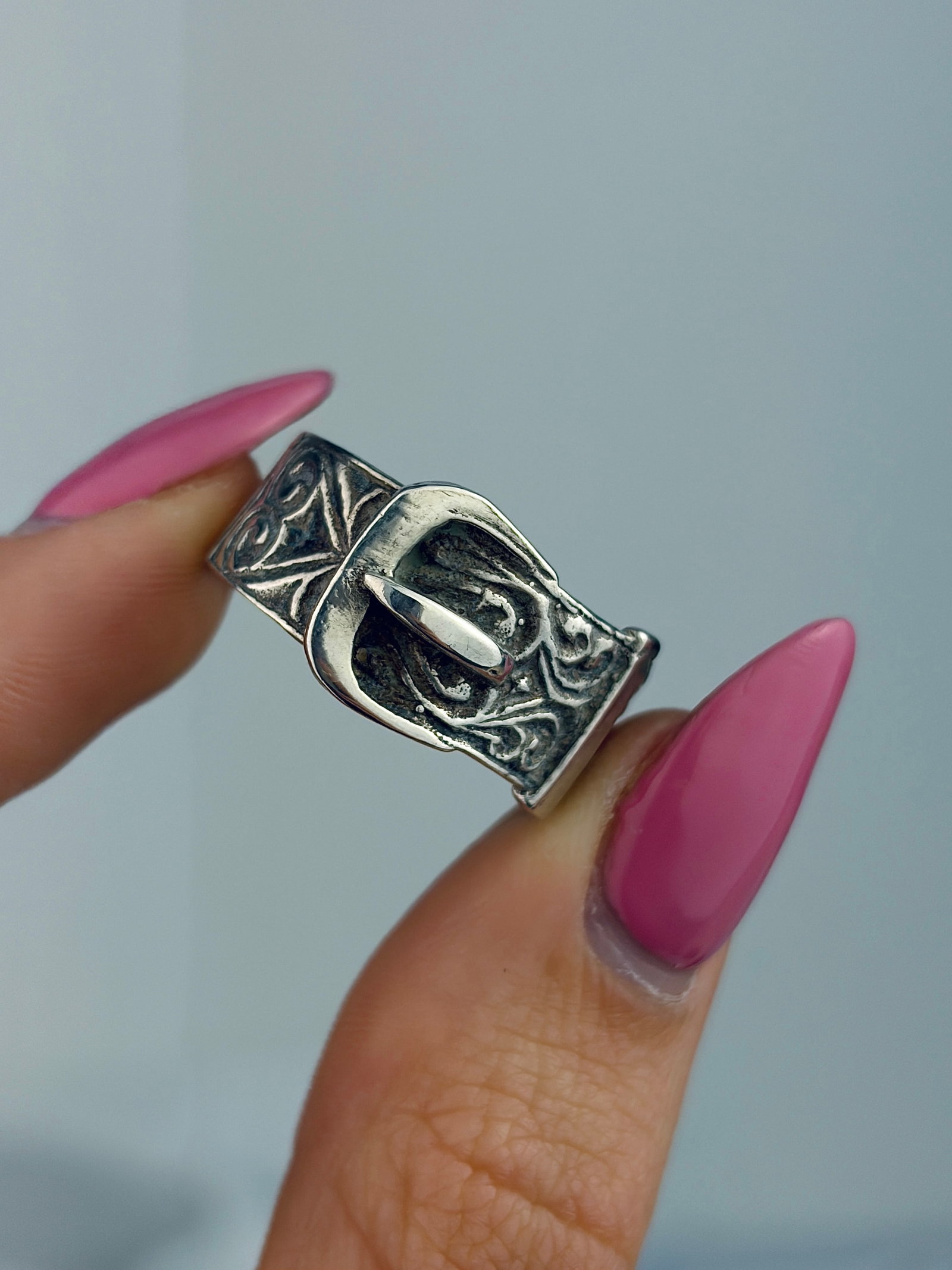 ANTIQUE SILVER ENGRAVED BUCKLE RING - 4