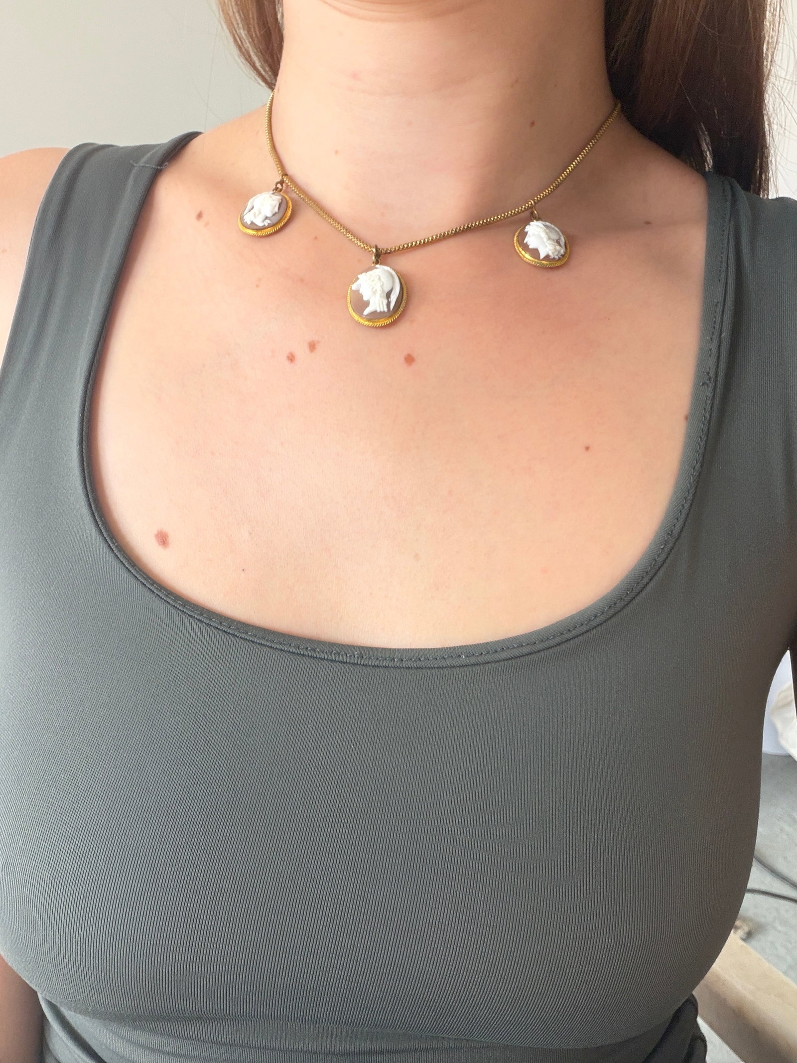 WONDERFUL CAMEO NECKLACE IN YELLOW METAL - 6